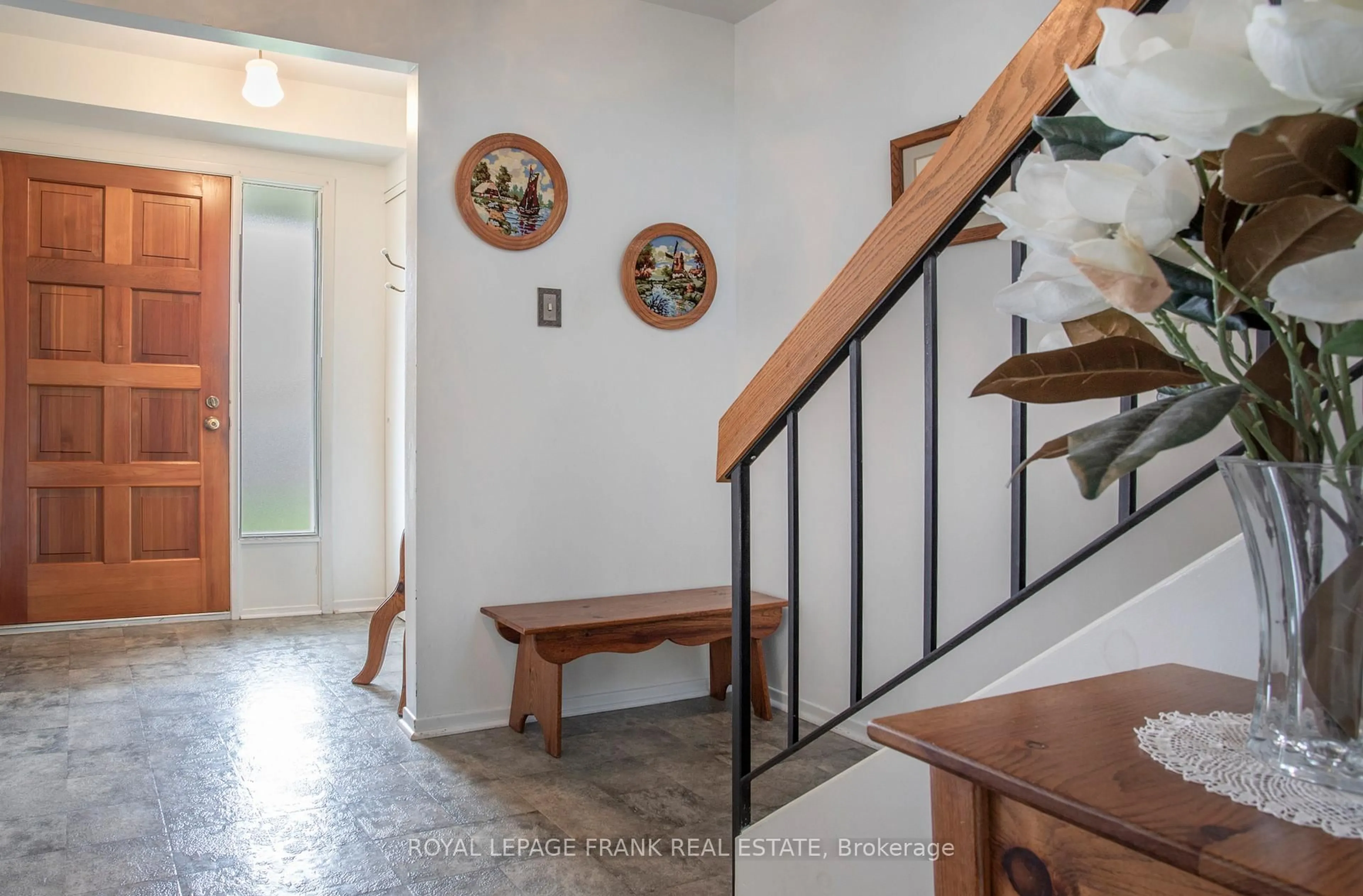 Indoor entryway for 11 Cardiff Crt, Whitby Ontario L1N 5N8