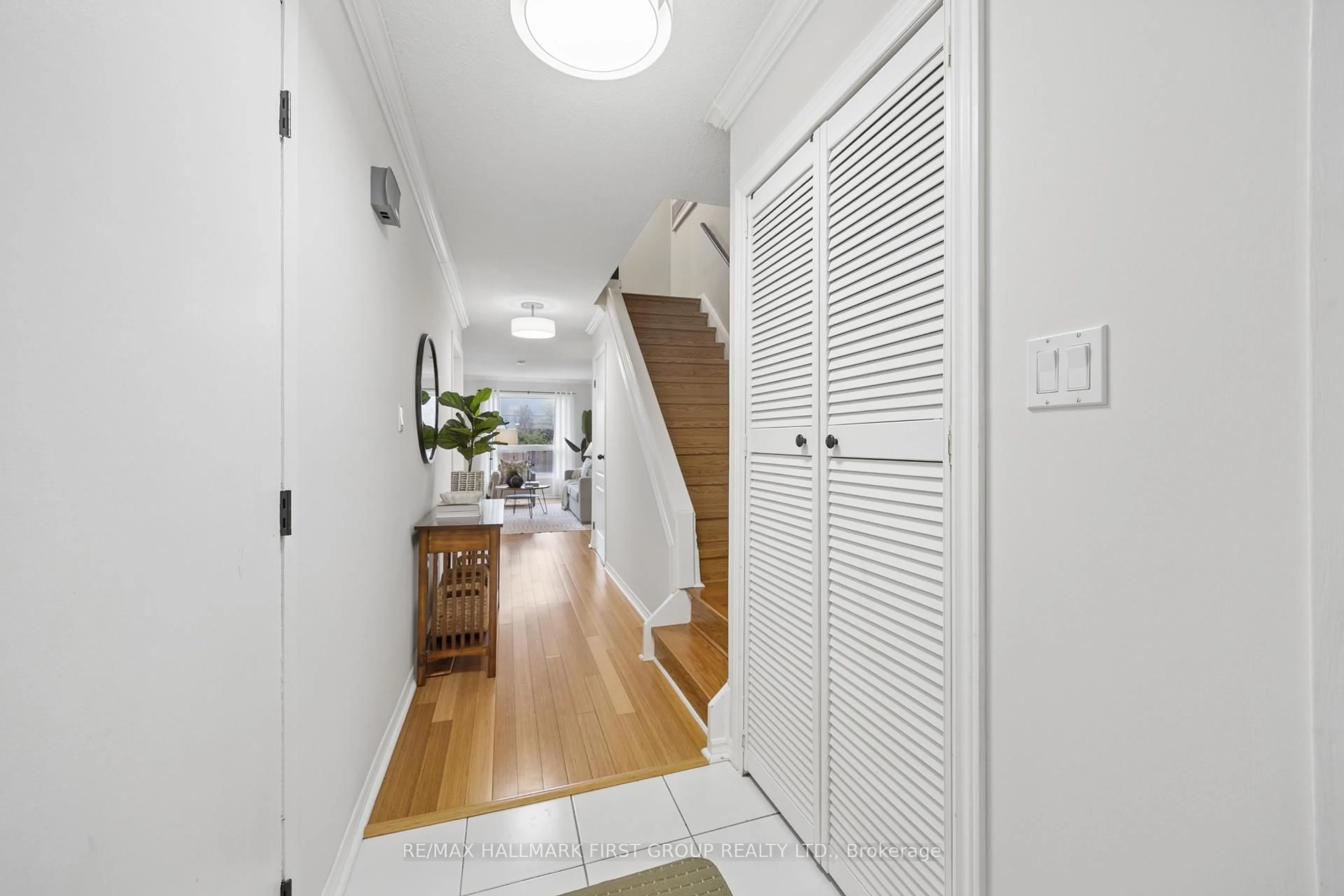 Indoor entryway for 1330 Trowbridge Dr #29, Oshawa Ontario L1G 7L1