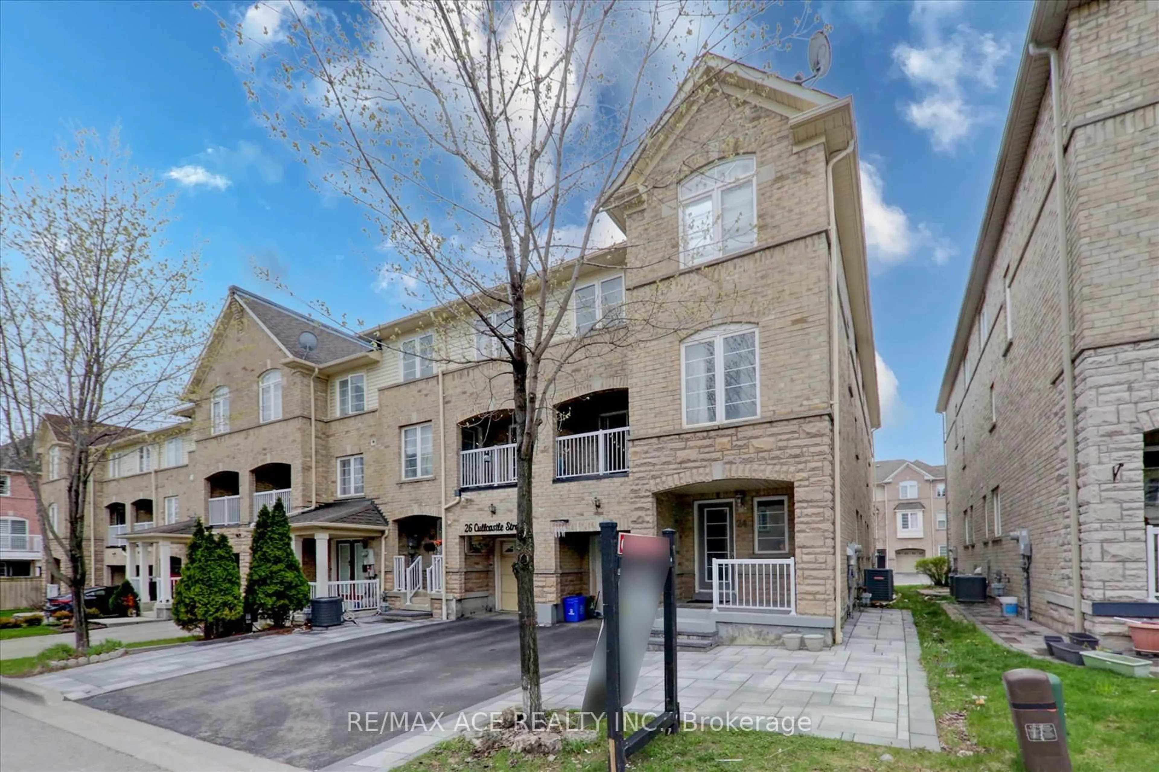 A pic from outside/outdoor area/front of a property/back of a property/a pic from drone, street for 24 Cullcastle St, Ajax Ontario L1S 0A8