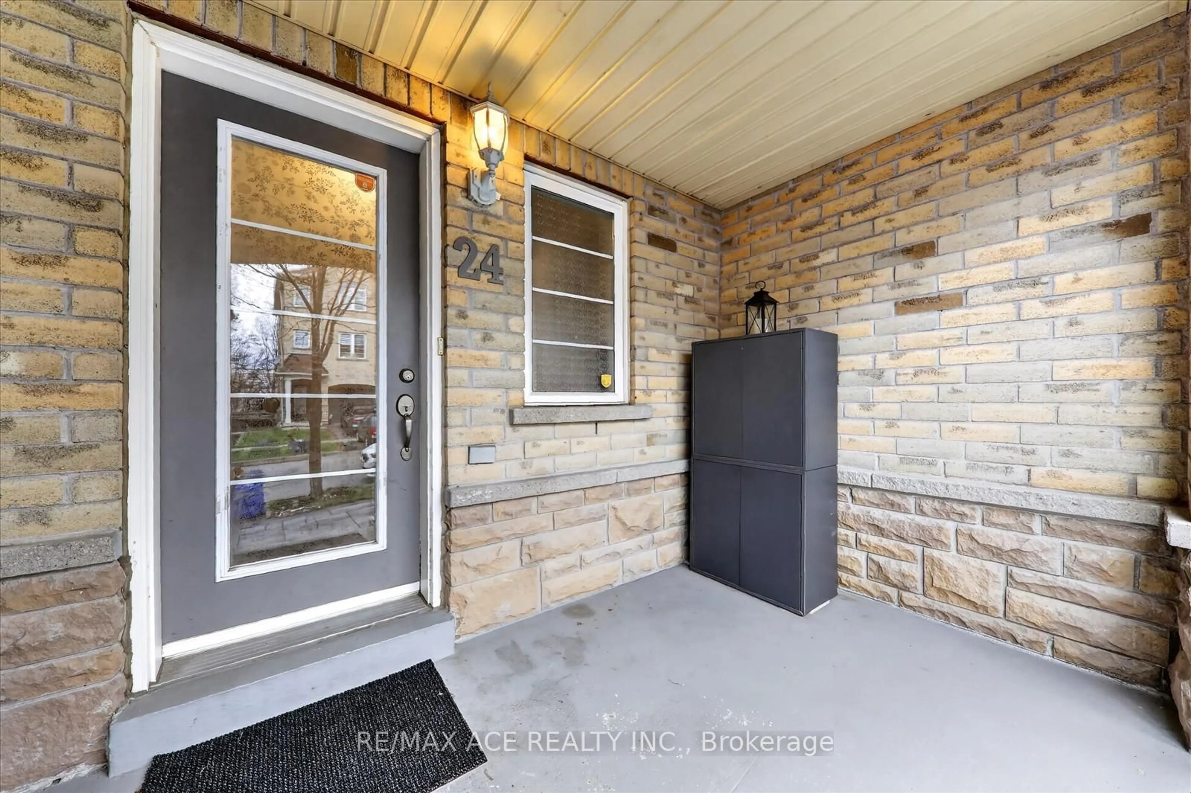 Indoor entryway for 24 Cullcastle St, Ajax Ontario L1S 0A8