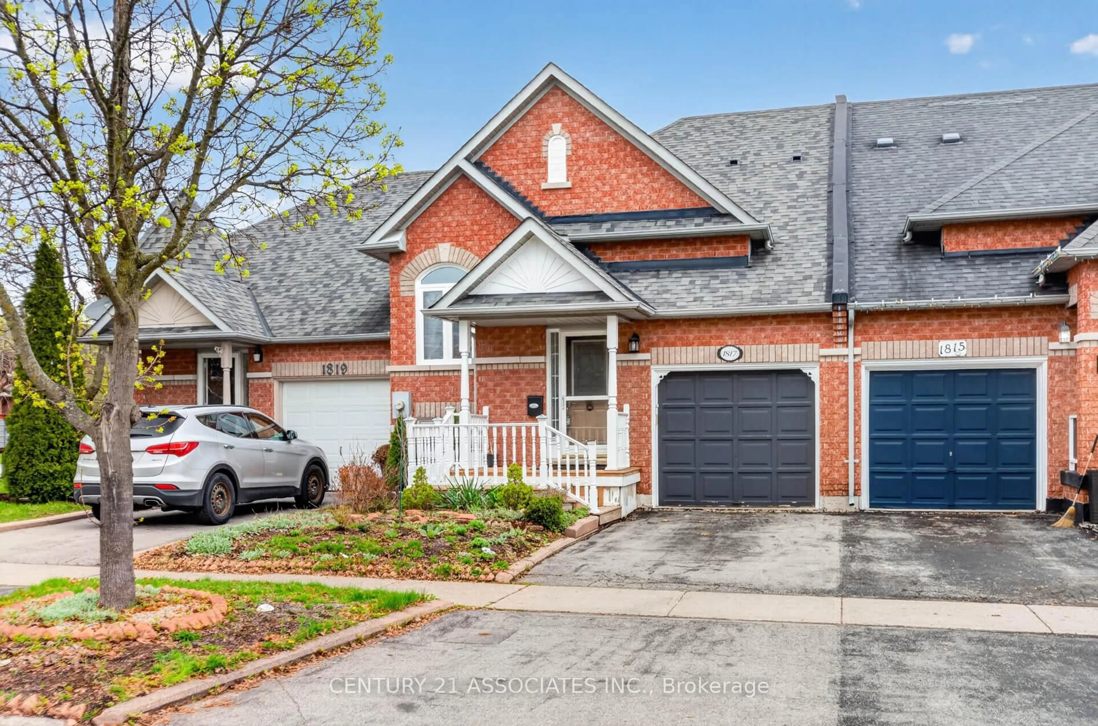 Home with brick exterior material, street for 1817 Woodgate Crt, Oshawa Ontario L1G 7Z1