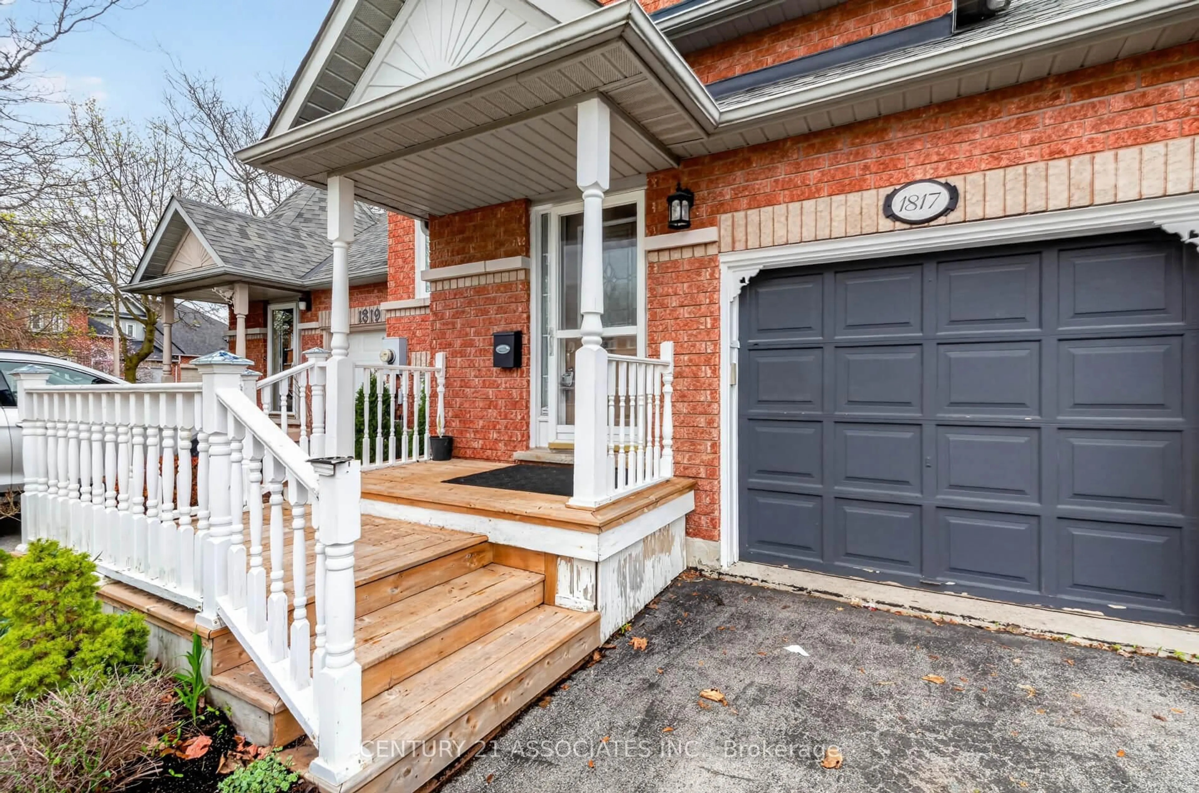 Home with brick exterior material, street for 1817 Woodgate Crt, Oshawa Ontario L1G 7Z1
