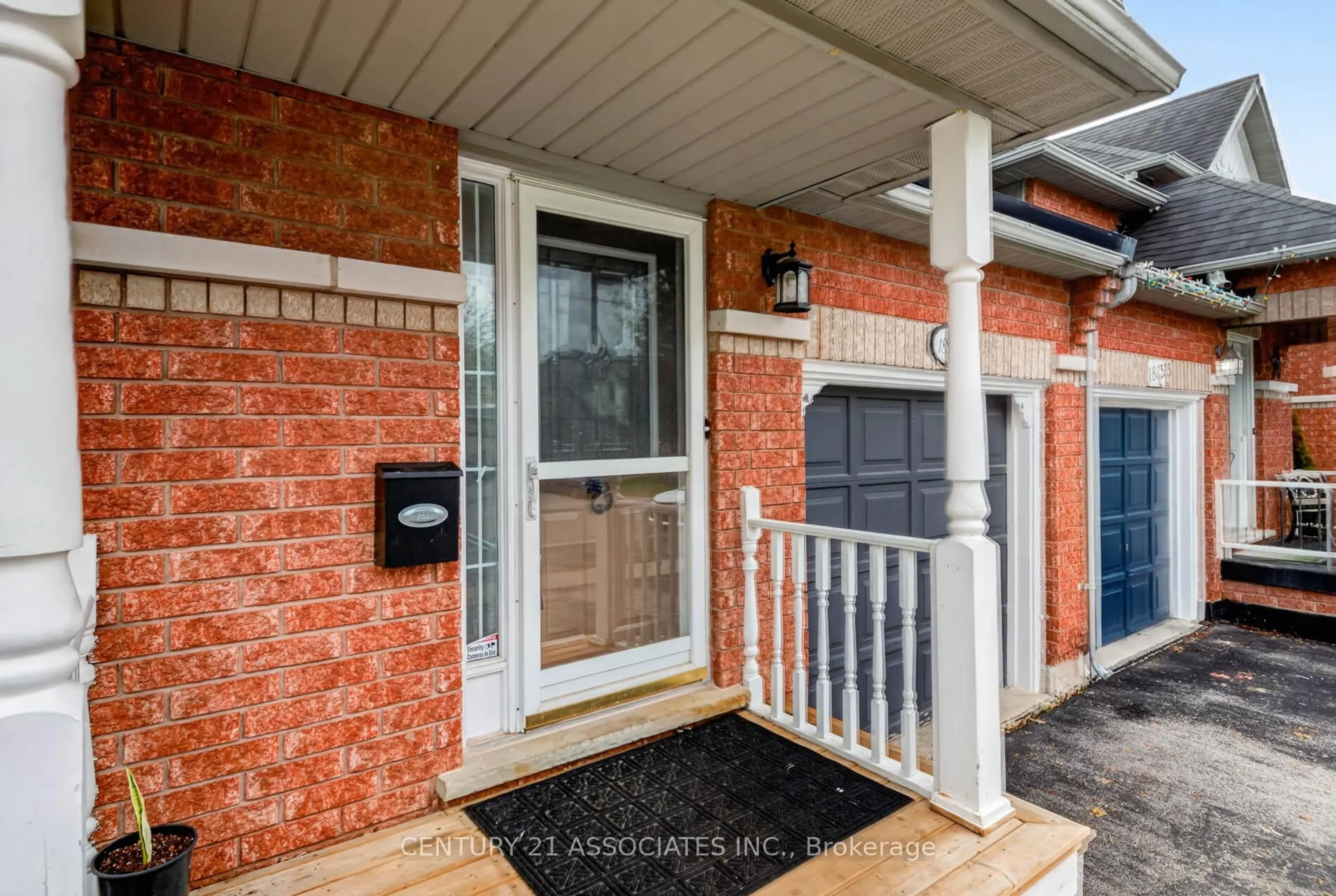 Home with brick exterior material, street for 1817 Woodgate Crt, Oshawa Ontario L1G 7Z1