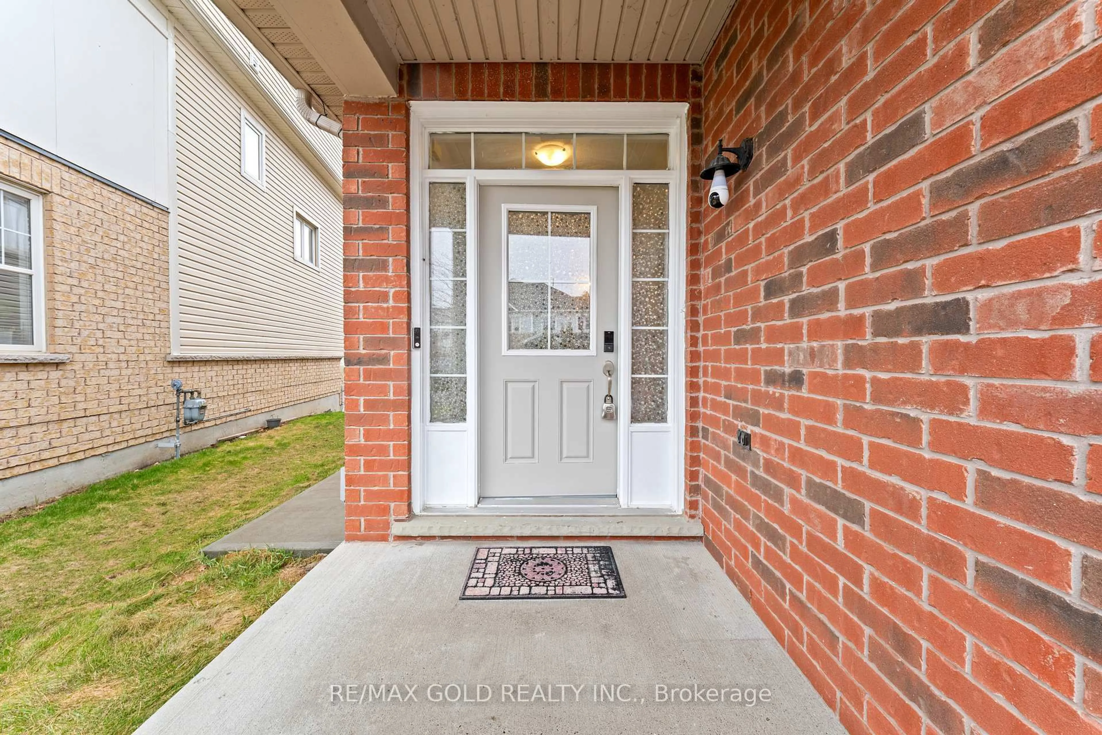 Indoor entryway for 57 James Govan Dr, Whitby Ontario L1N 0J9
