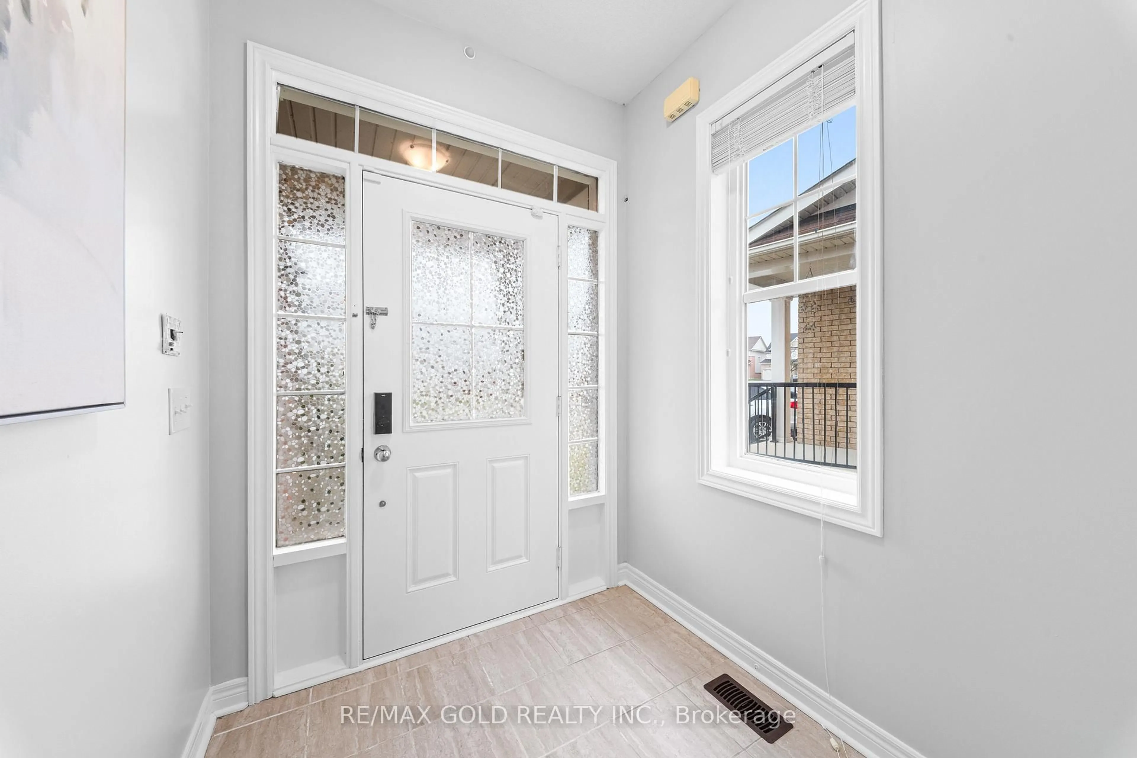 Indoor entryway for 57 James Govan Dr, Whitby Ontario L1N 0J9