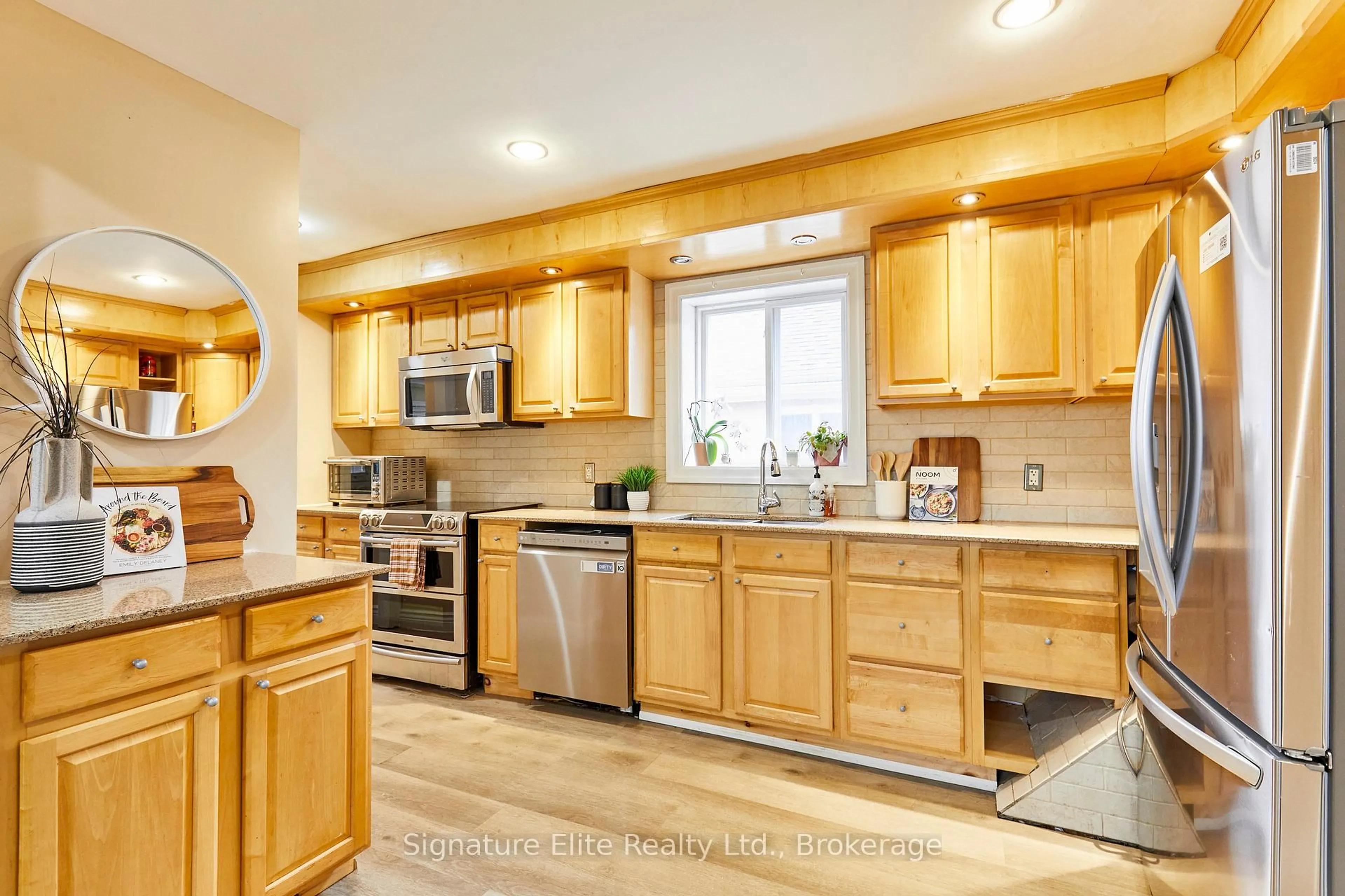 Open concept kitchen, wood/laminate floor for 78 Robinson Ave, Toronto Ontario M1L 3T1