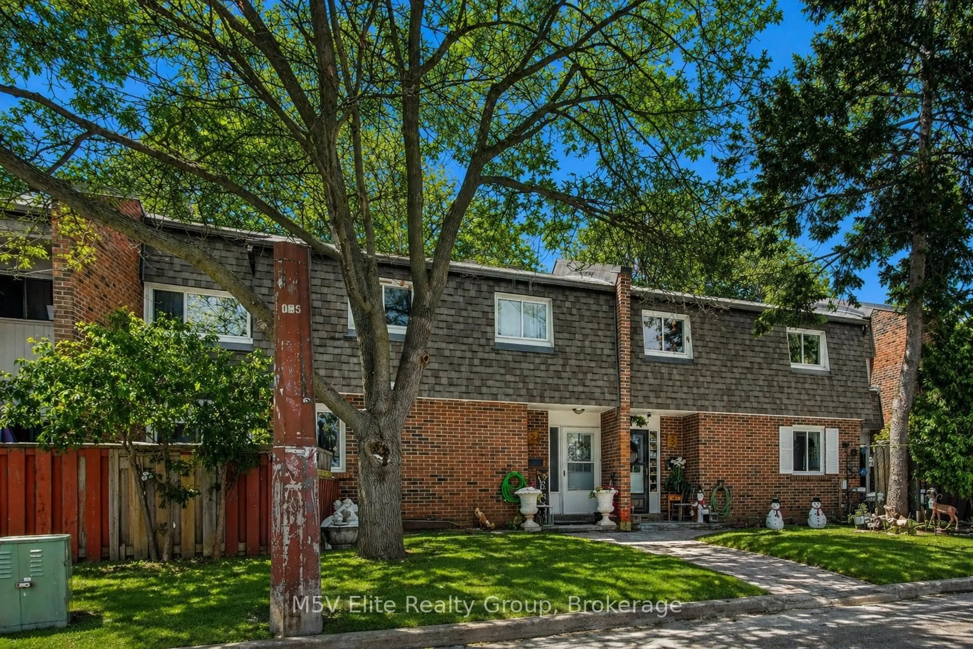 Home with brick exterior material, street for 105 Dovedale Dr #2, Whitby Ontario L1N 1Z7