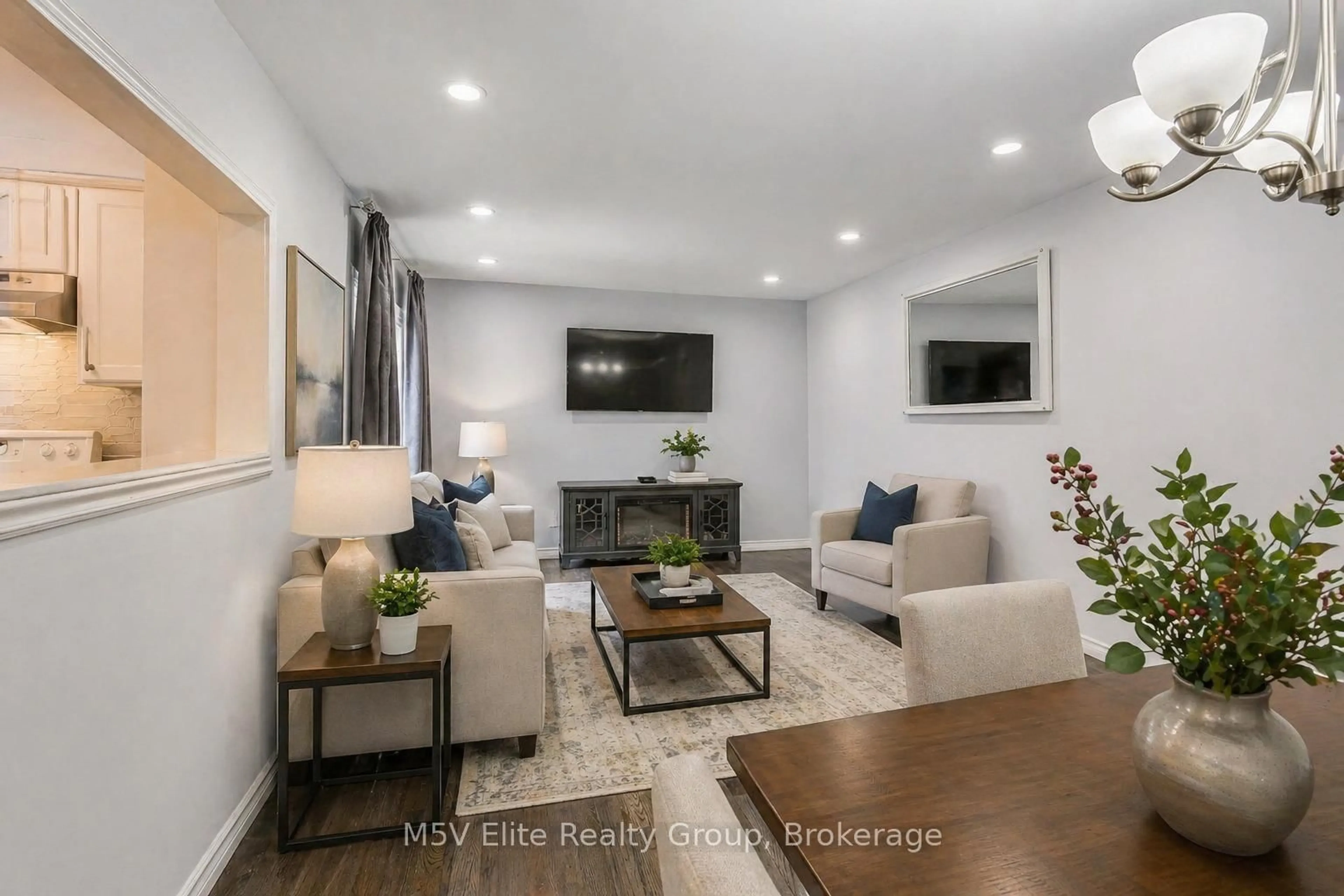 Living room with furniture, unknown for 105 Dovedale Dr #2, Whitby Ontario L1N 1Z7