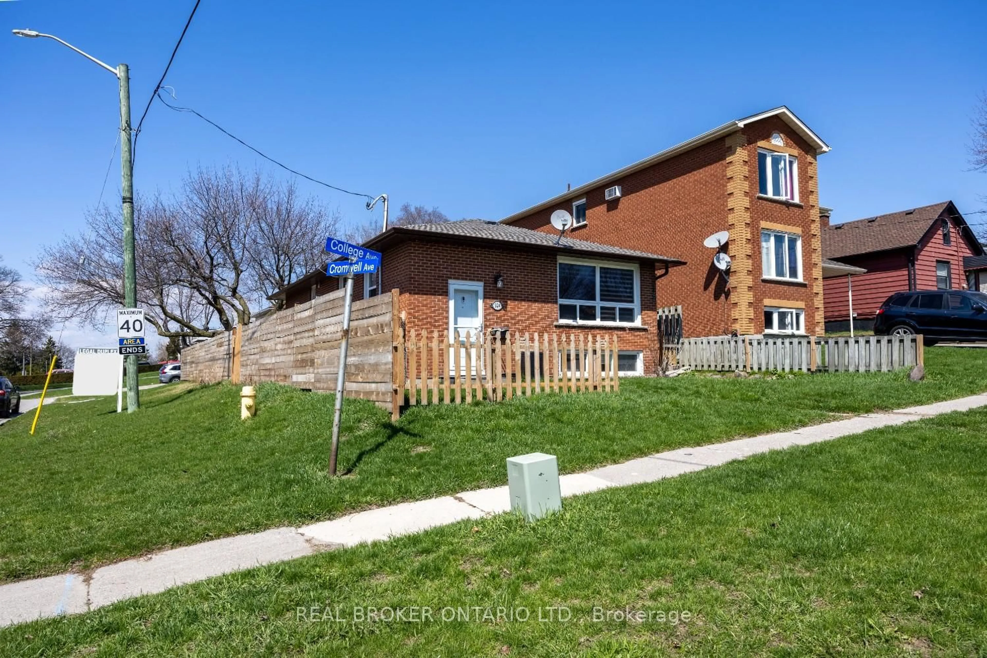 A pic from outside/outdoor area/front of a property/back of a property/a pic from drone, unknown for 324 College Ave, Oshawa Ontario L1J 1S1