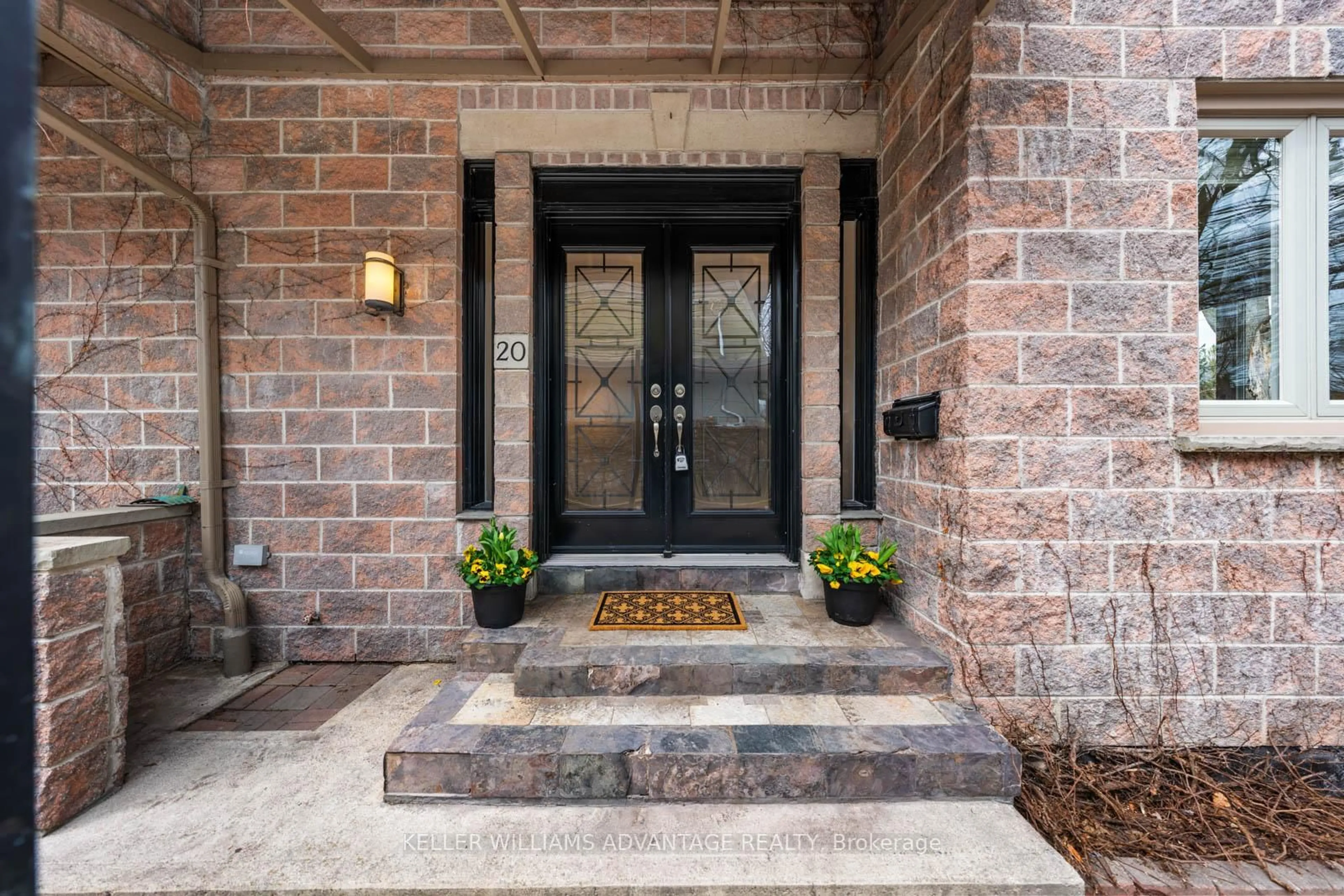 Indoor entryway for 20 Birchmount Rd, Toronto Ontario M1N 3J4