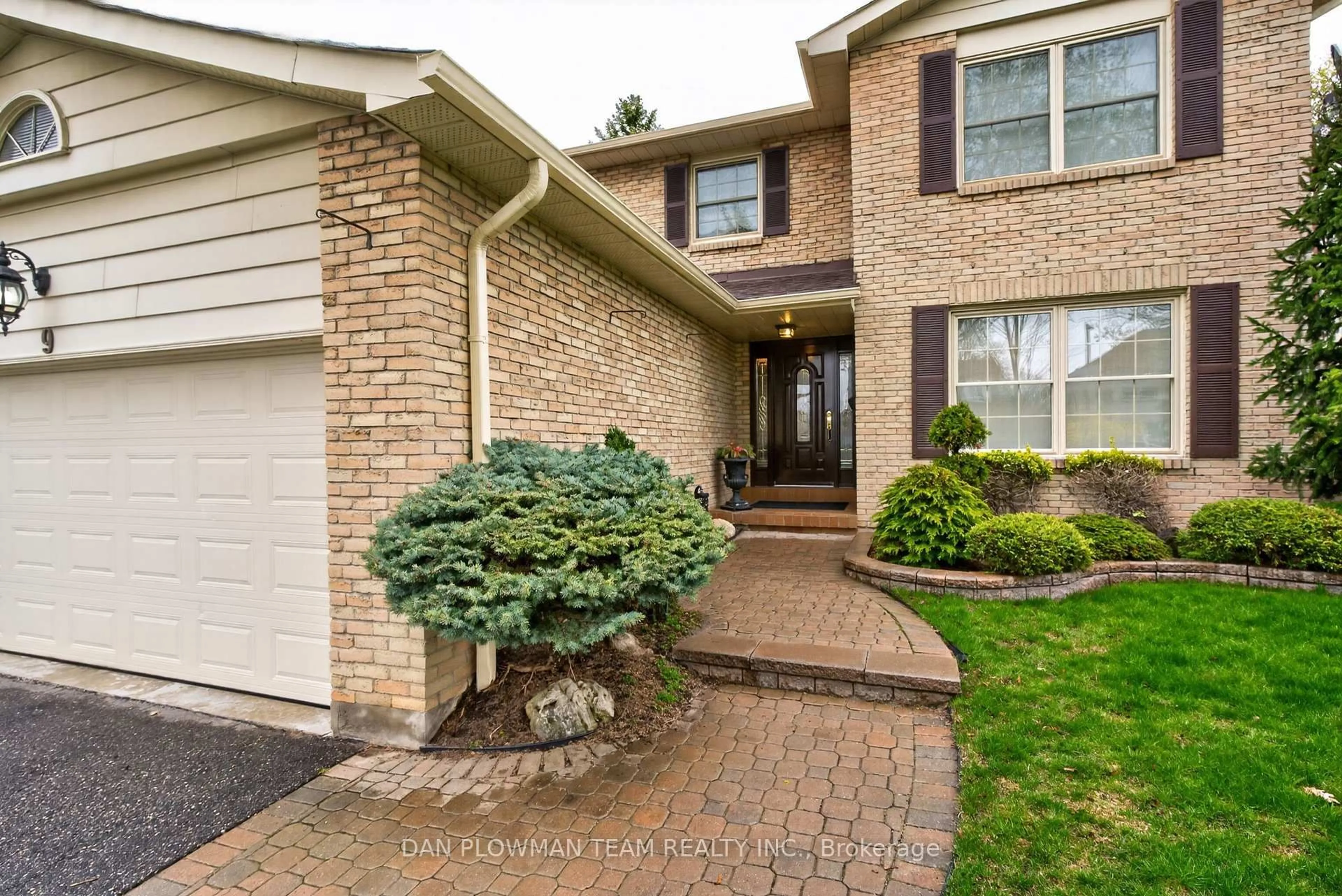 Home with brick exterior material, street for 9 Jubilee Crt, Whitby Ontario L1N 6R3