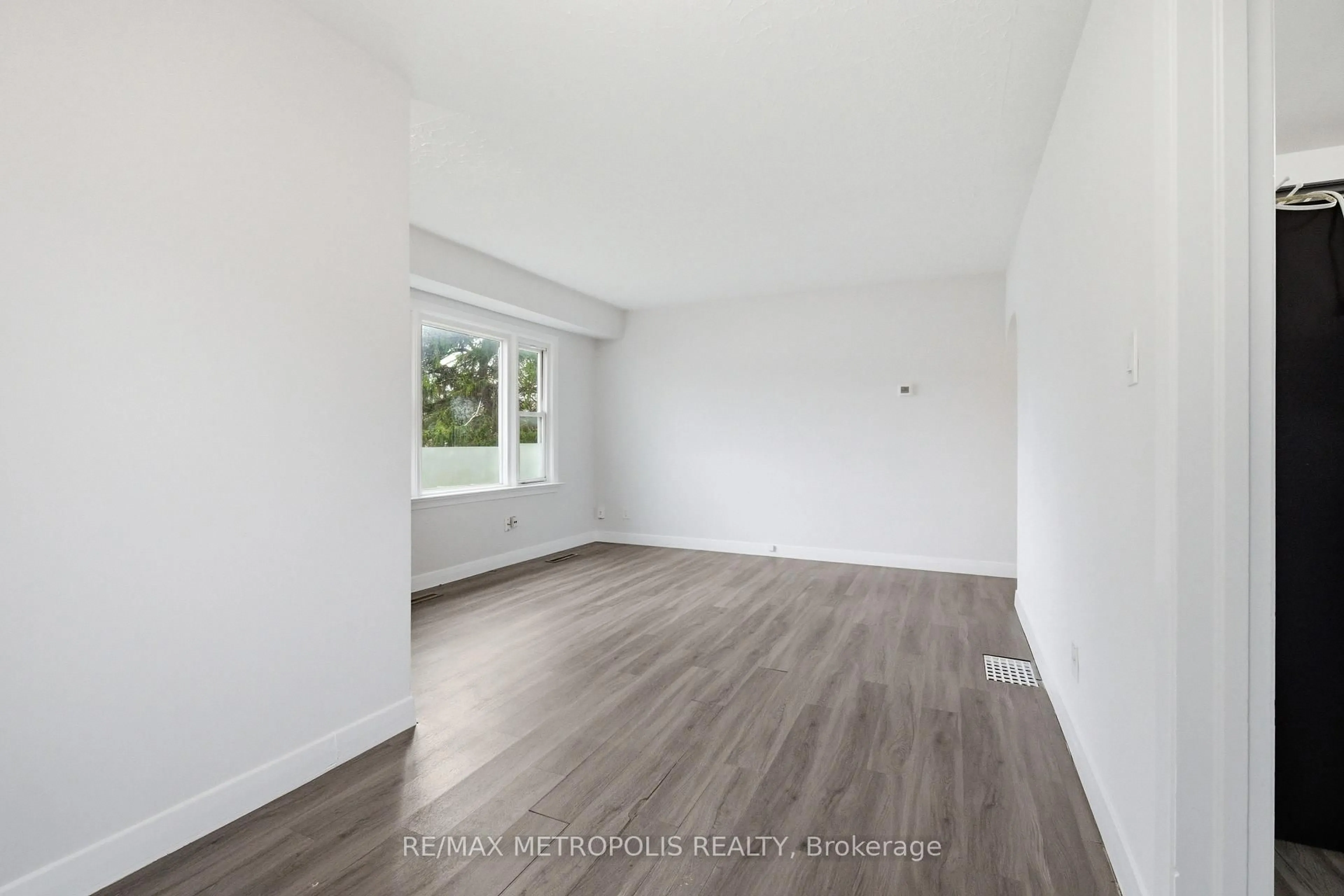A pic of a room for 148 Winchester Rd, Whitby Ontario L1M 1X2