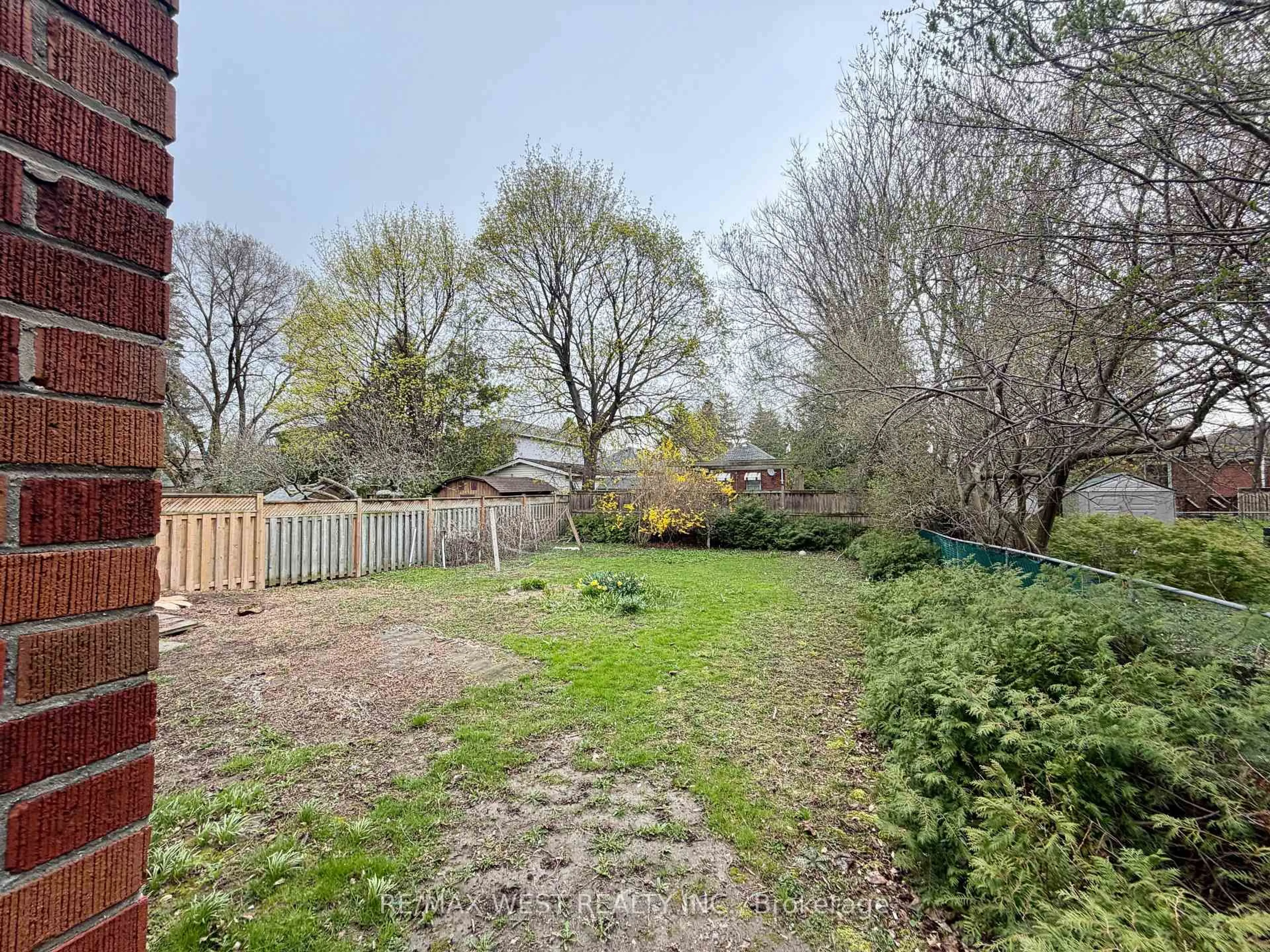 A pic from outside/outdoor area/front of a property/back of a property/a pic from drone, forest/trees view for 21 Plaxton Dr, Toronto Ontario M4B 2P6