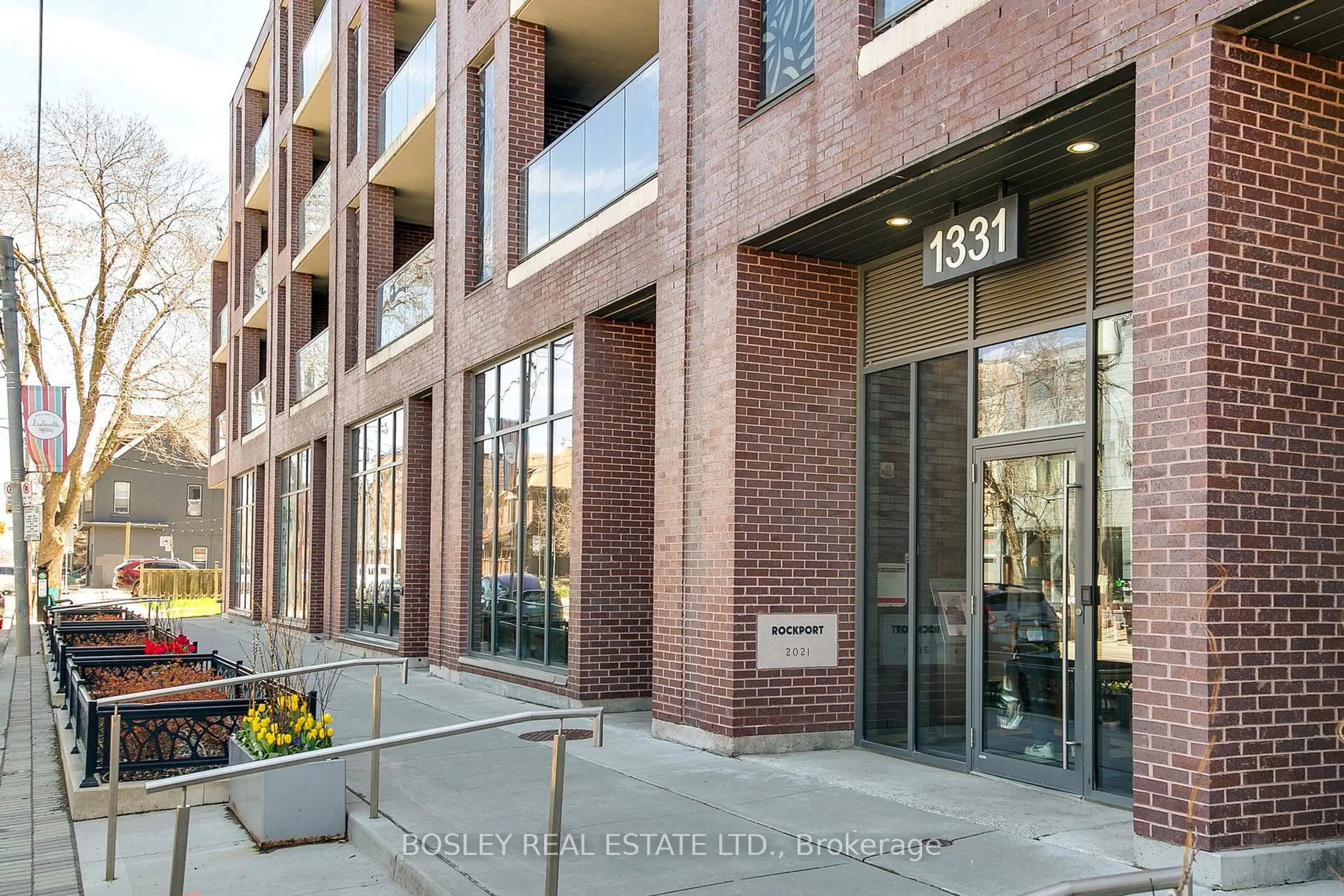 Indoor foyer for 1331 Queen St #709, Toronto Ontario M3B 0A1
