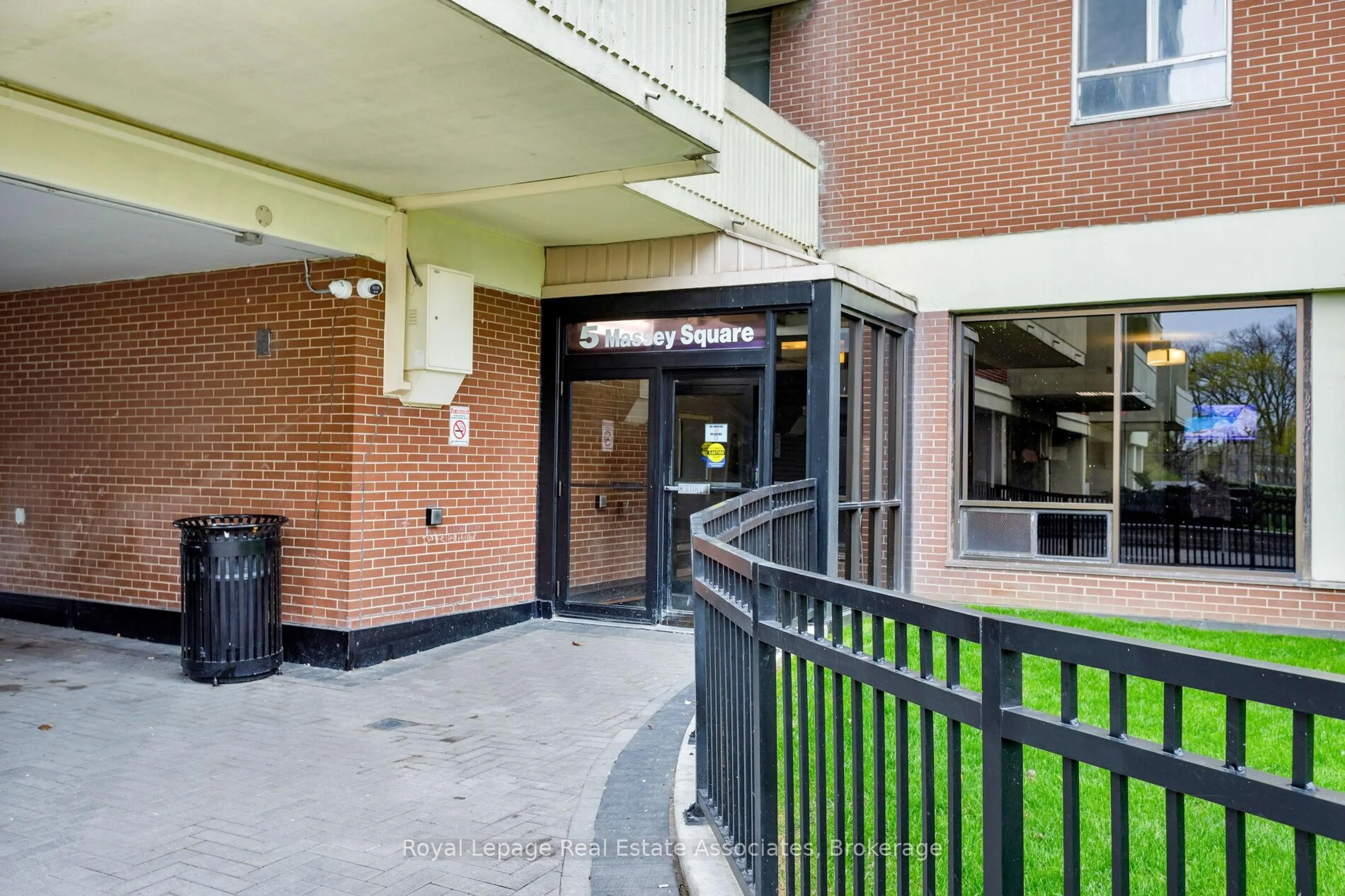 Indoor foyer for 5 Massey Sq #1710, Toronto Ontario M4C 5L6