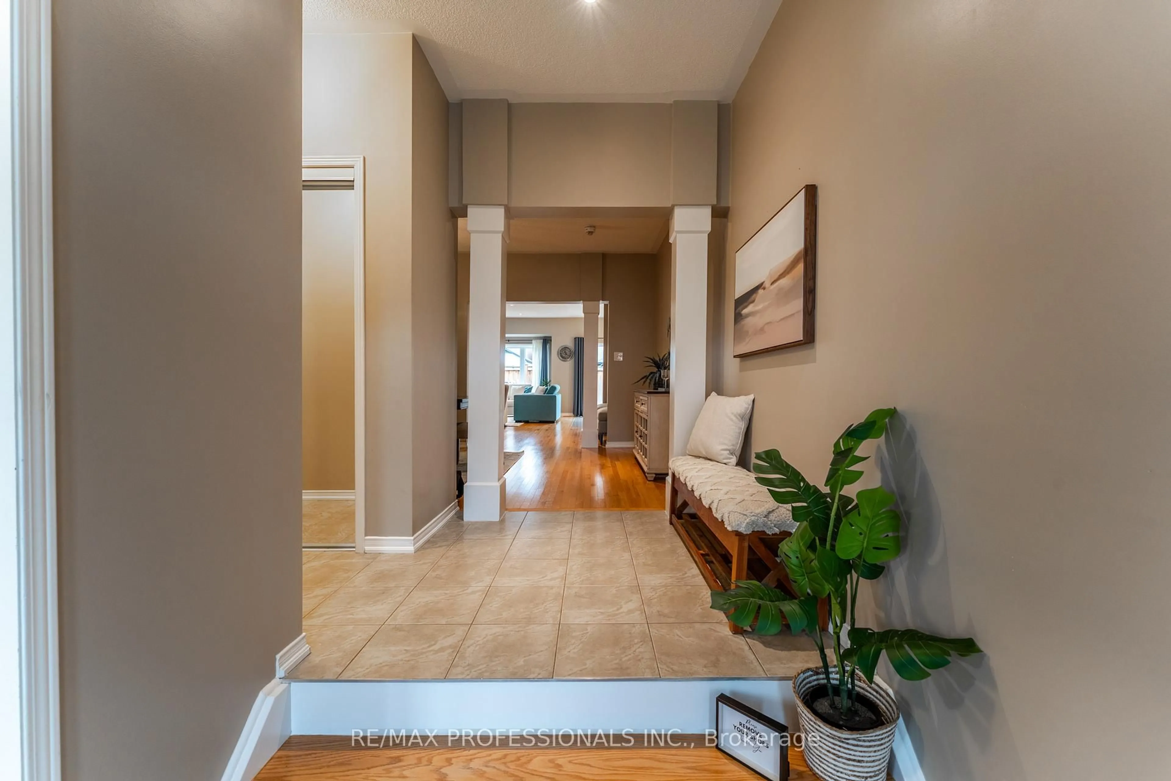 Indoor entryway for 3 Skelton Cres, Ajax Ontario L1Z 0S2