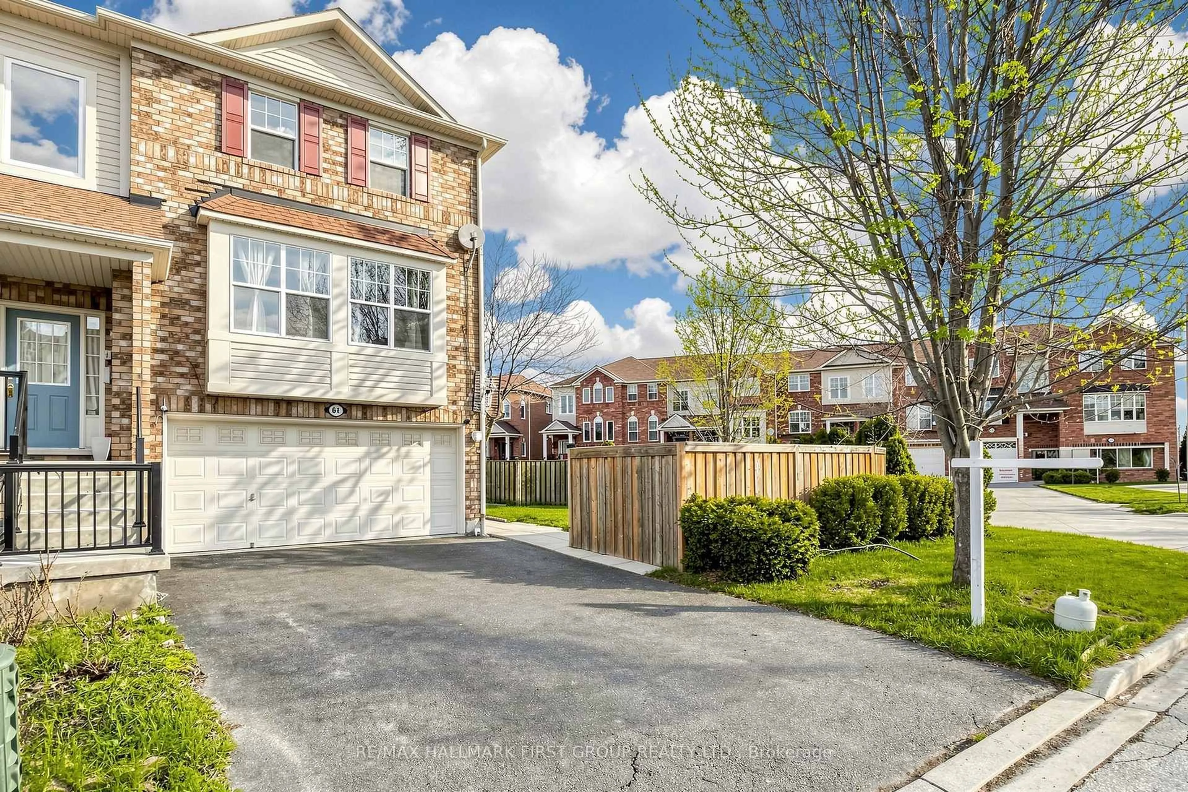 A pic from outside/outdoor area/front of a property/back of a property/a pic from drone, street for 61 Reindeer Dr, Toronto Ontario M1B 6H5