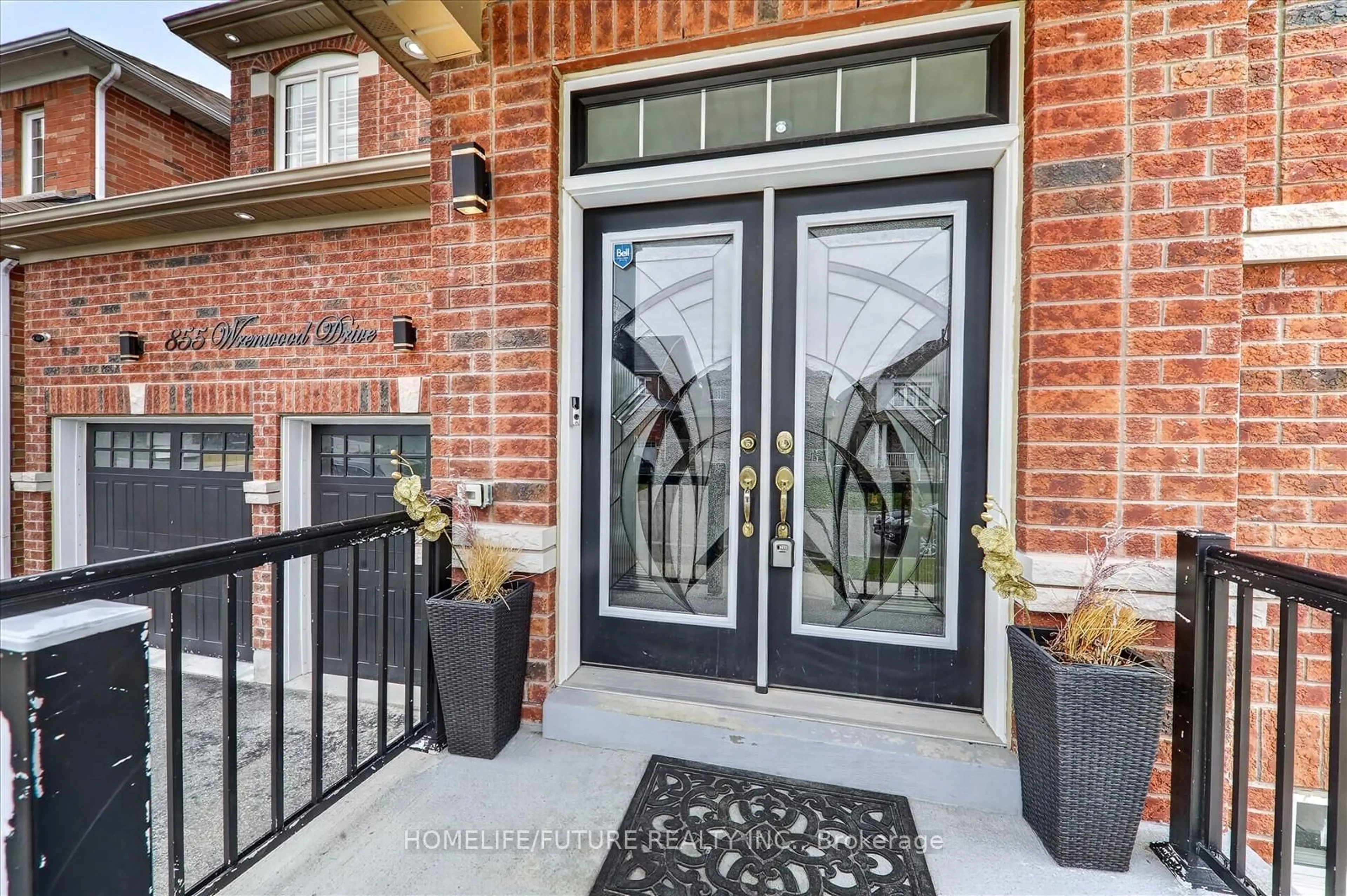Indoor entryway for 855 Wrenwood Dr, Oshawa Ontario L1K 0V8