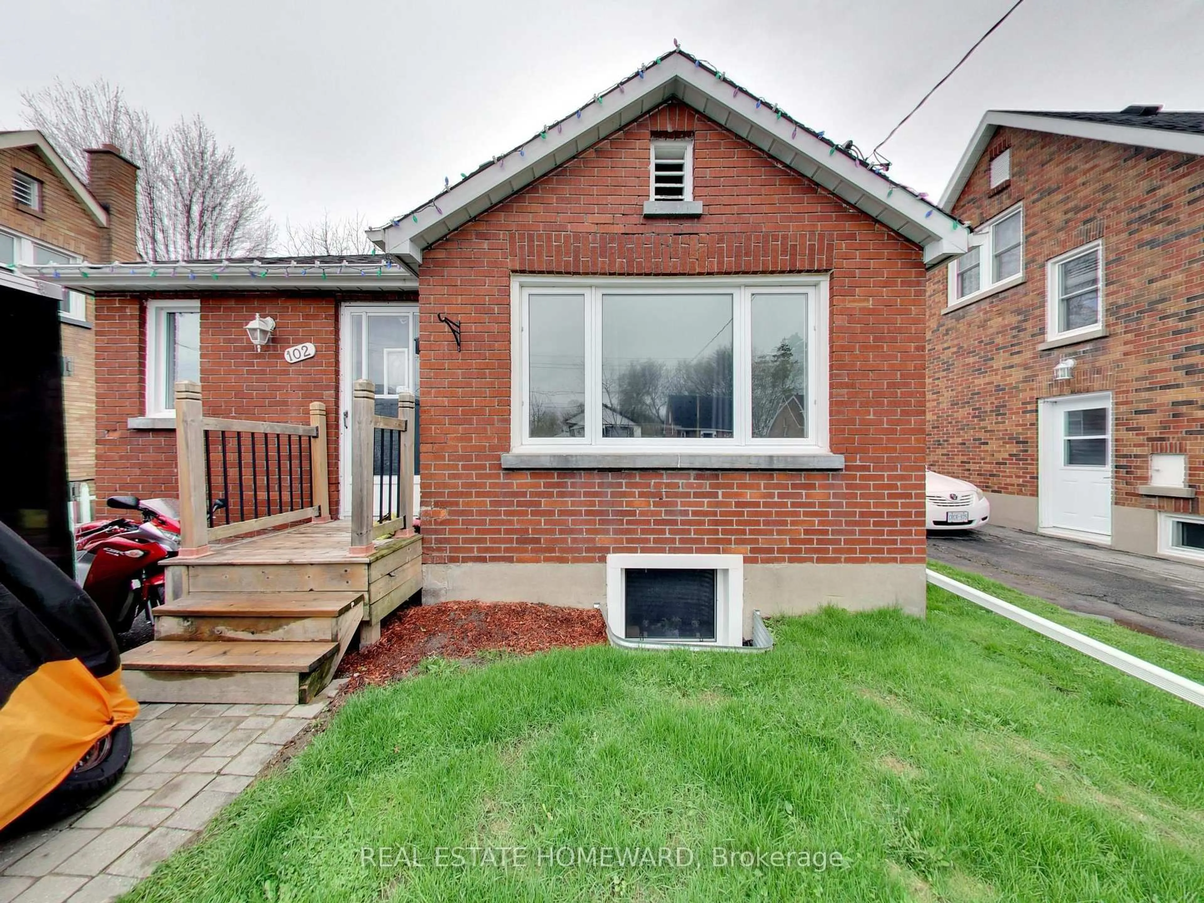 Home with brick exterior material, street for 102 Central Park Blvd, Oshawa Ontario L1G 5Y5