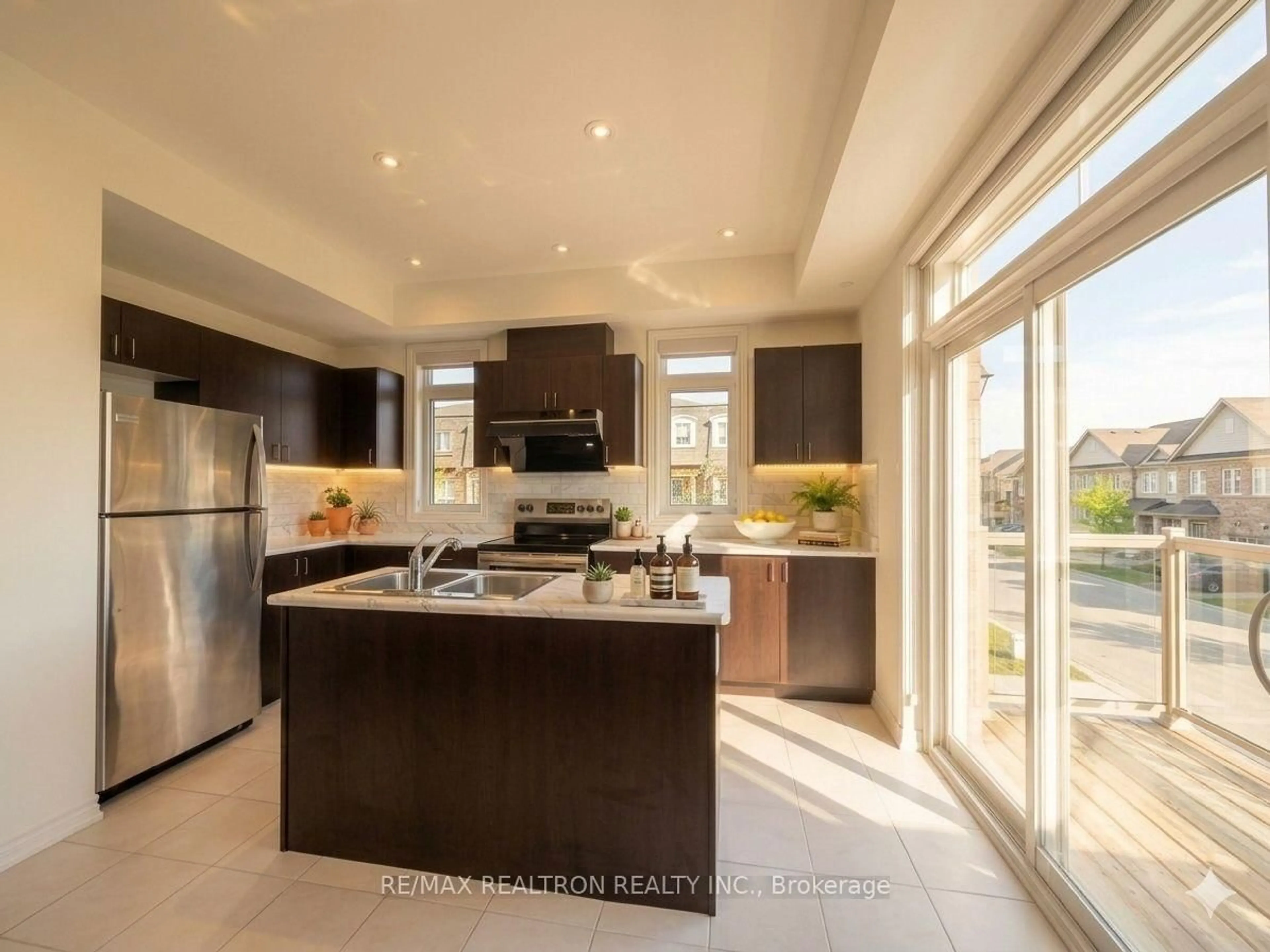 Open concept kitchen, ceramic/tile floor for 2742 William Jackson Dr, Pickering Ontario L1X 0E6