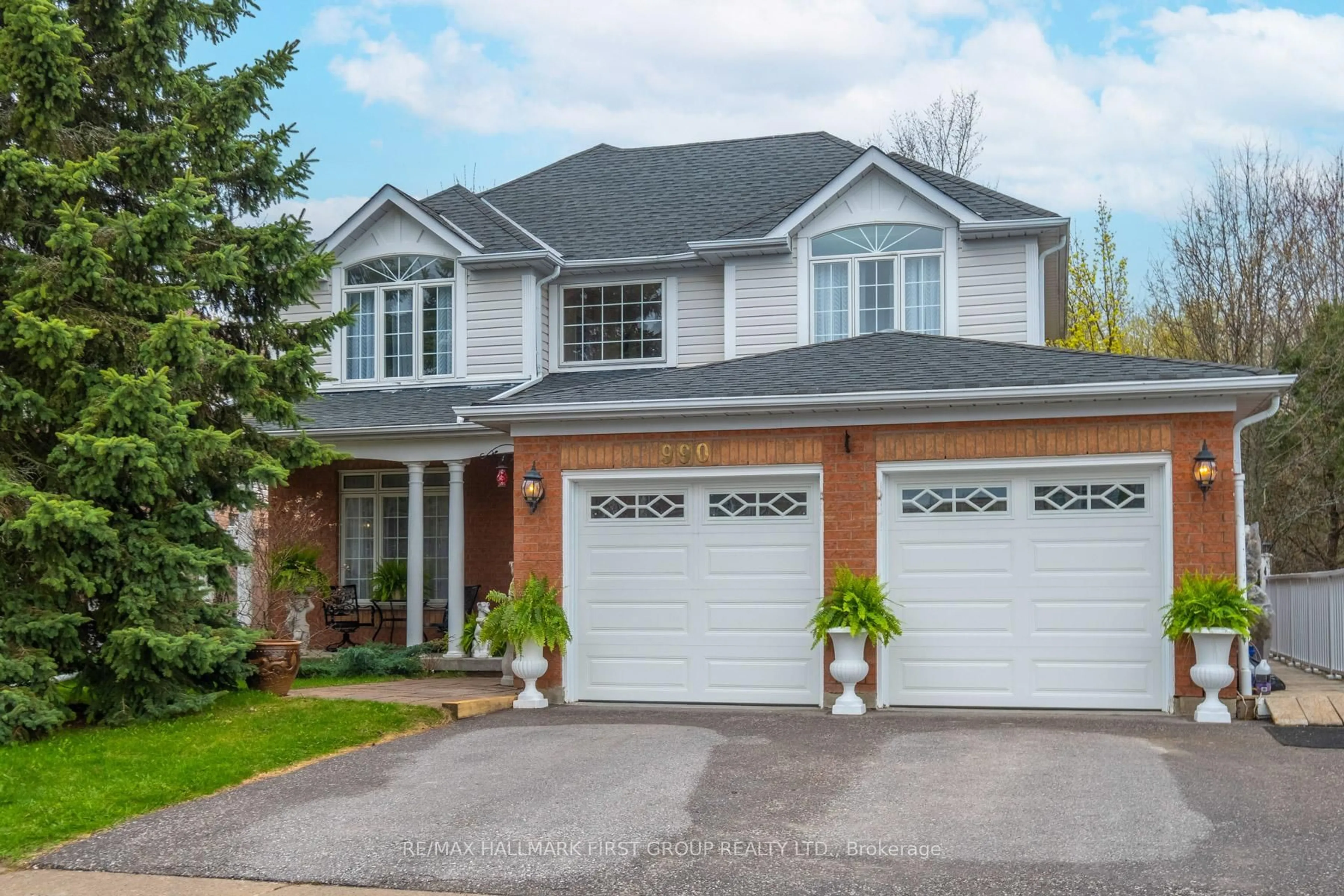 Home with brick exterior material, street for 990 Glenbourne Dr, Oshawa Ontario L1K 2P9
