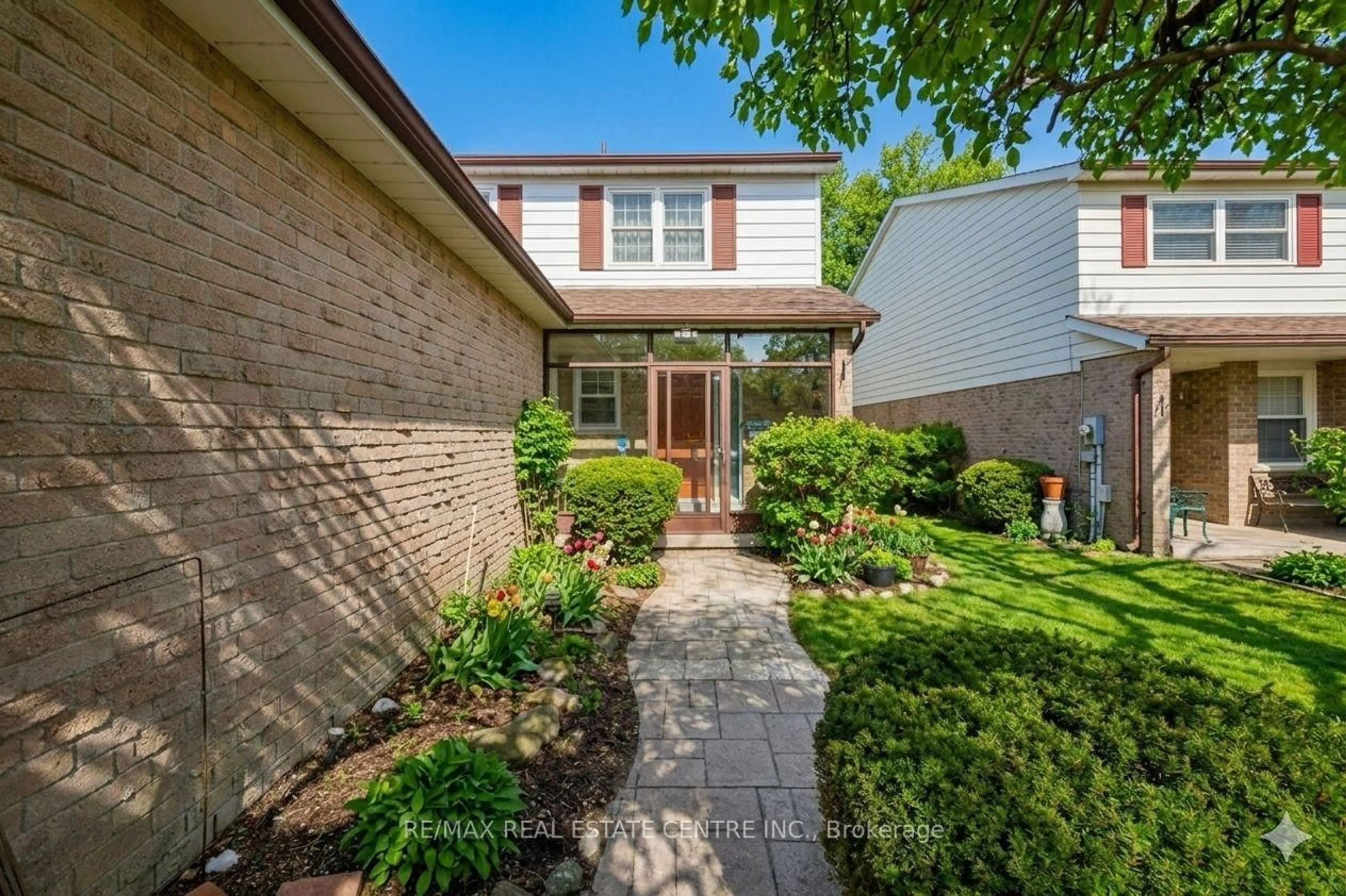 Home with brick exterior material, street for 37 Statesman Sq, Toronto Ontario M1S 4H7