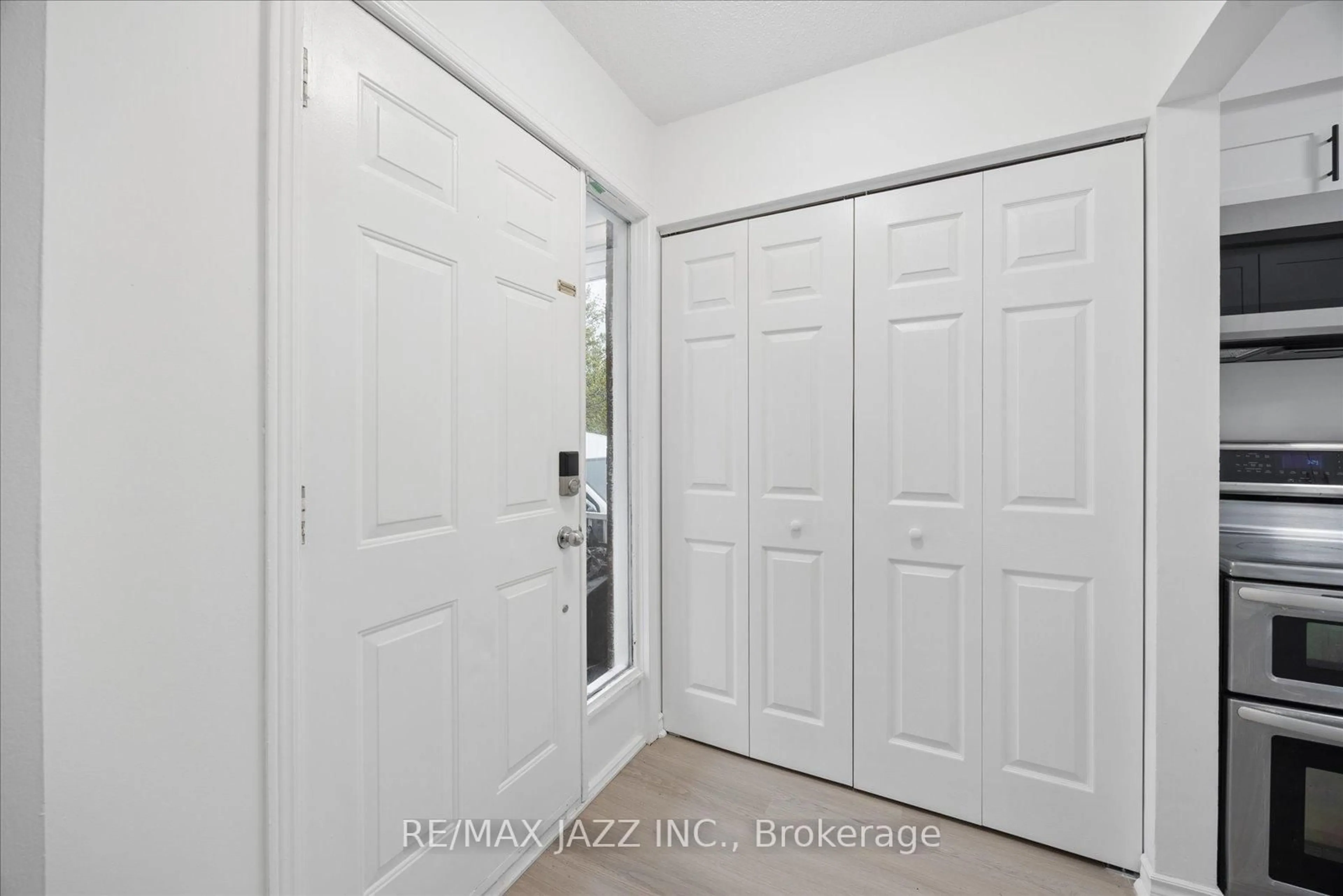 Indoor entryway for 14 Penfound Dr, Clarington Ontario L1C 4C5