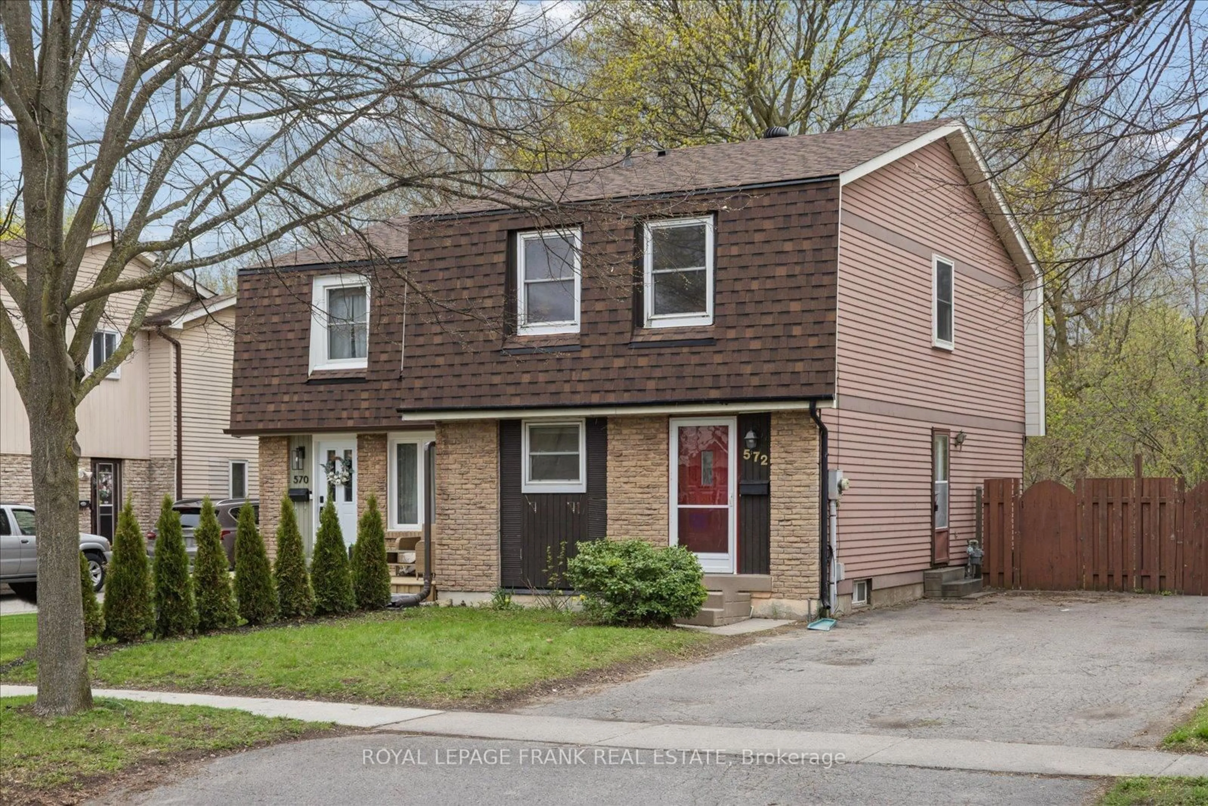 Home with vinyl exterior material, street for 572 Camelot Dr, Oshawa Ontario L1K 1K4