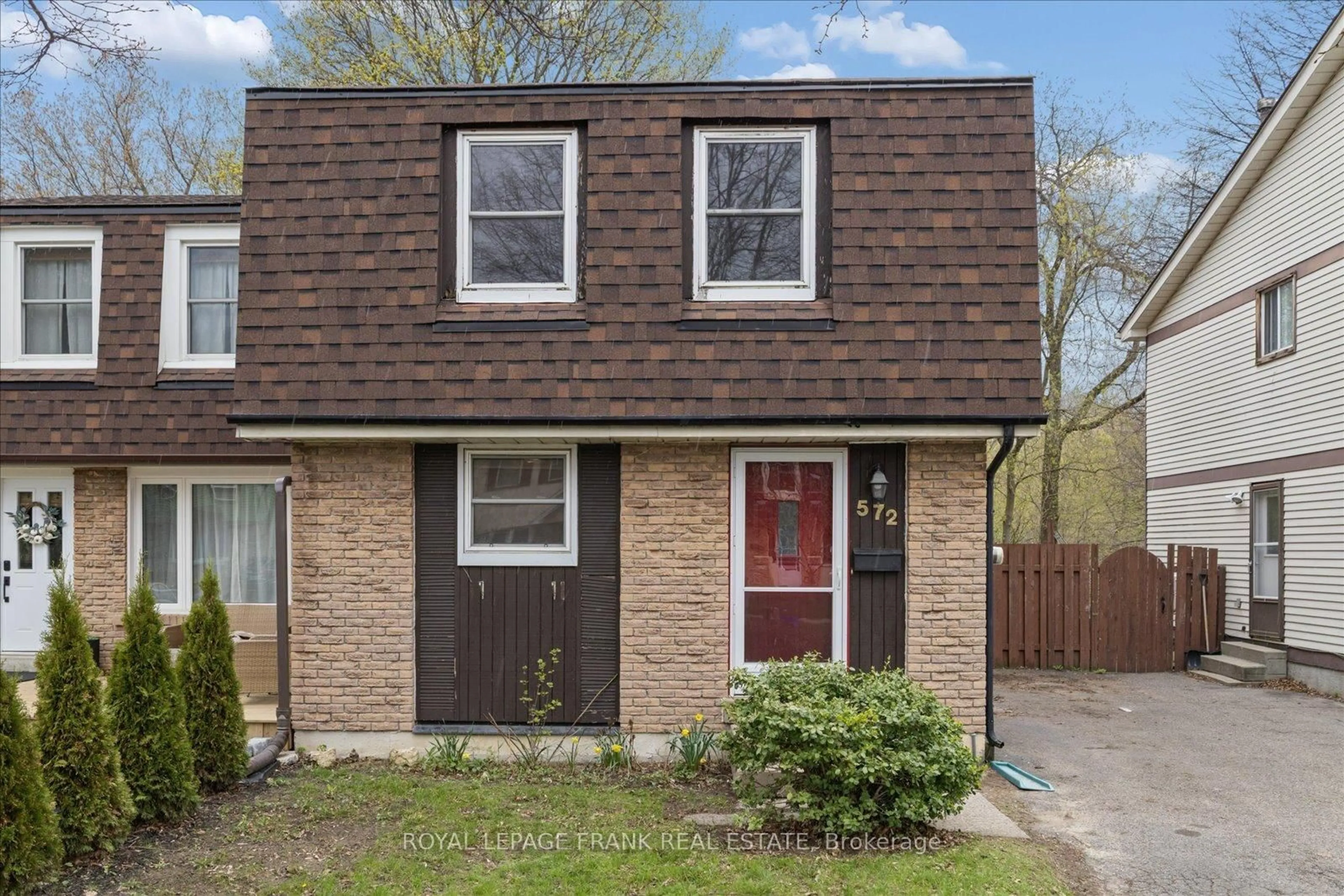 Home with vinyl exterior material, street for 572 Camelot Dr, Oshawa Ontario L1K 1K4