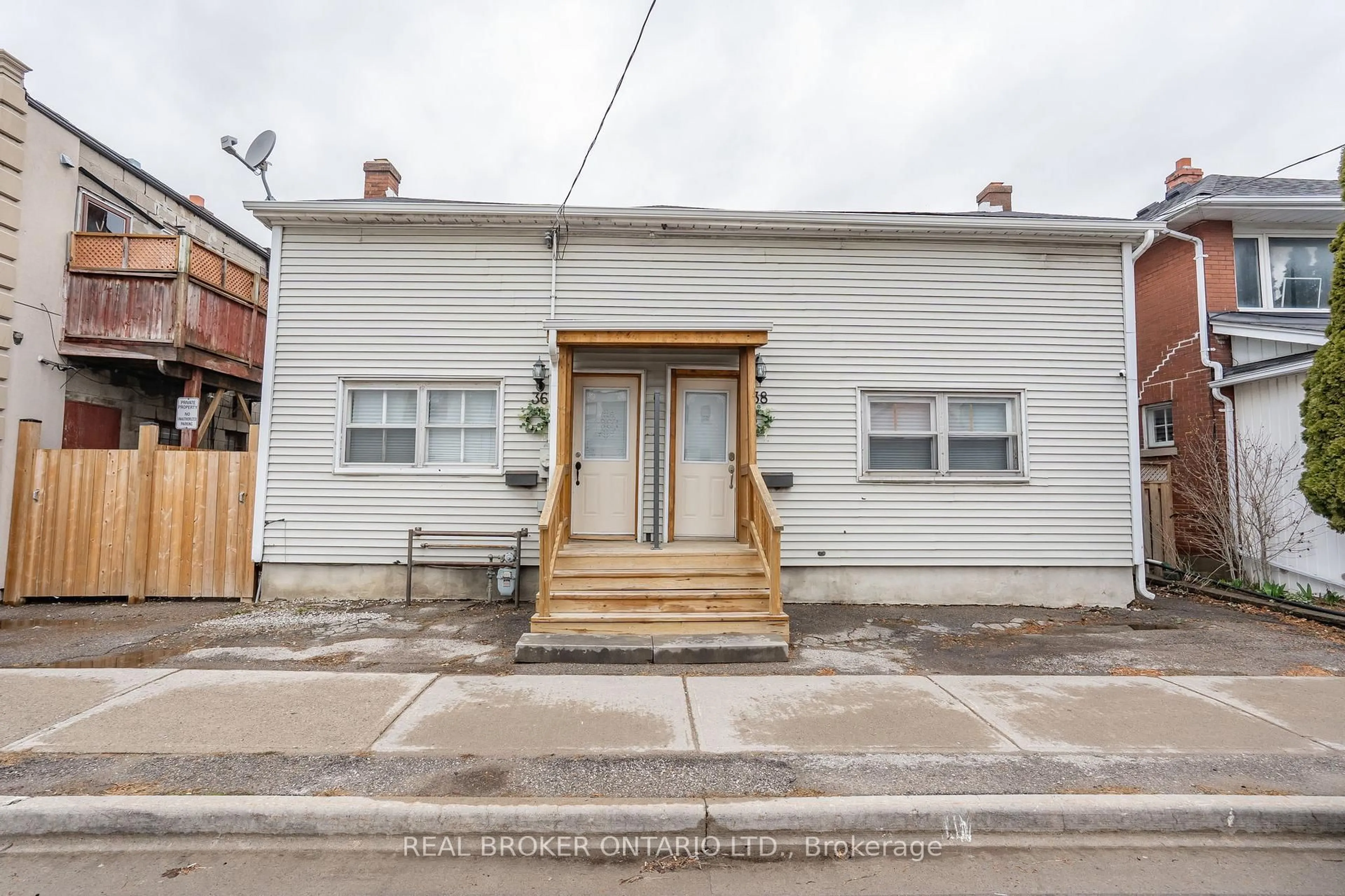Unknown for 36 & 38 Bruce St, Oshawa Ontario L1H 1P7