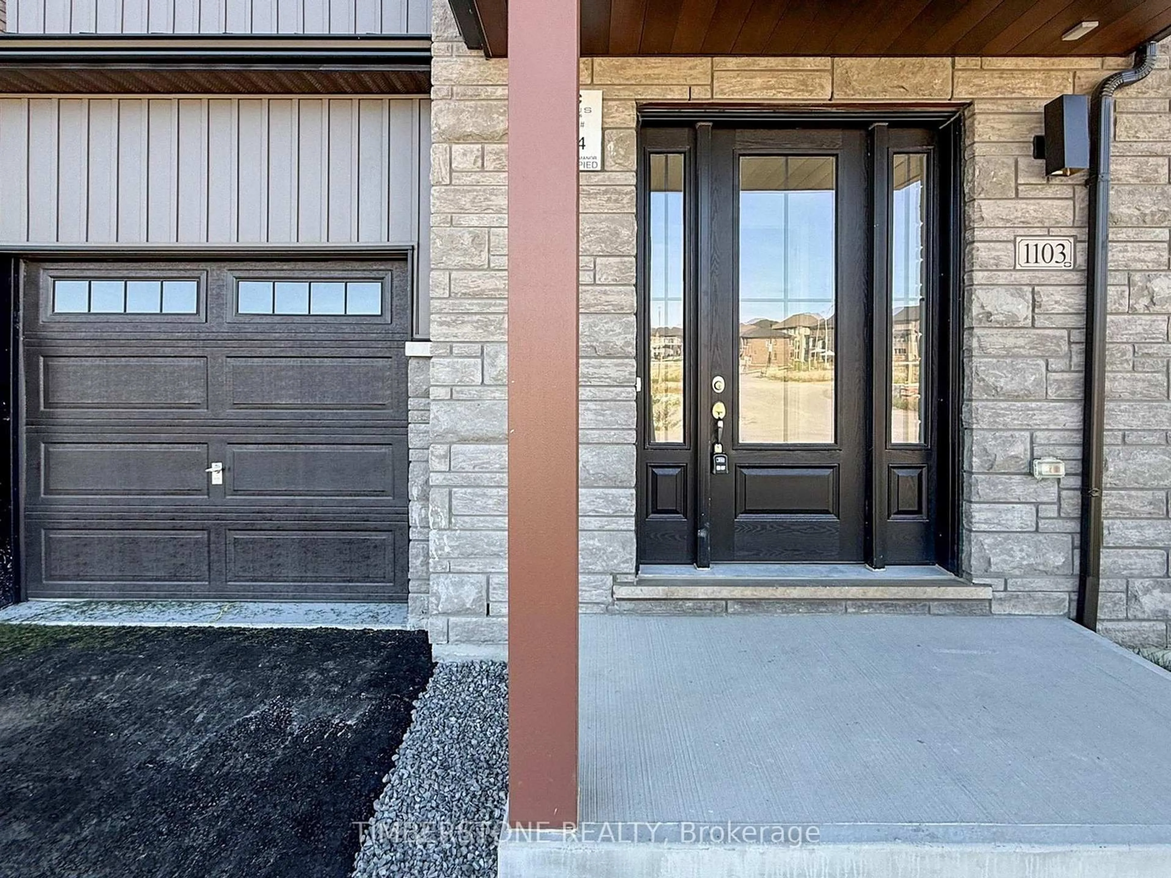 Indoor entryway for 1103 Zircon Manr, Pickering Ontario L1X 0P9