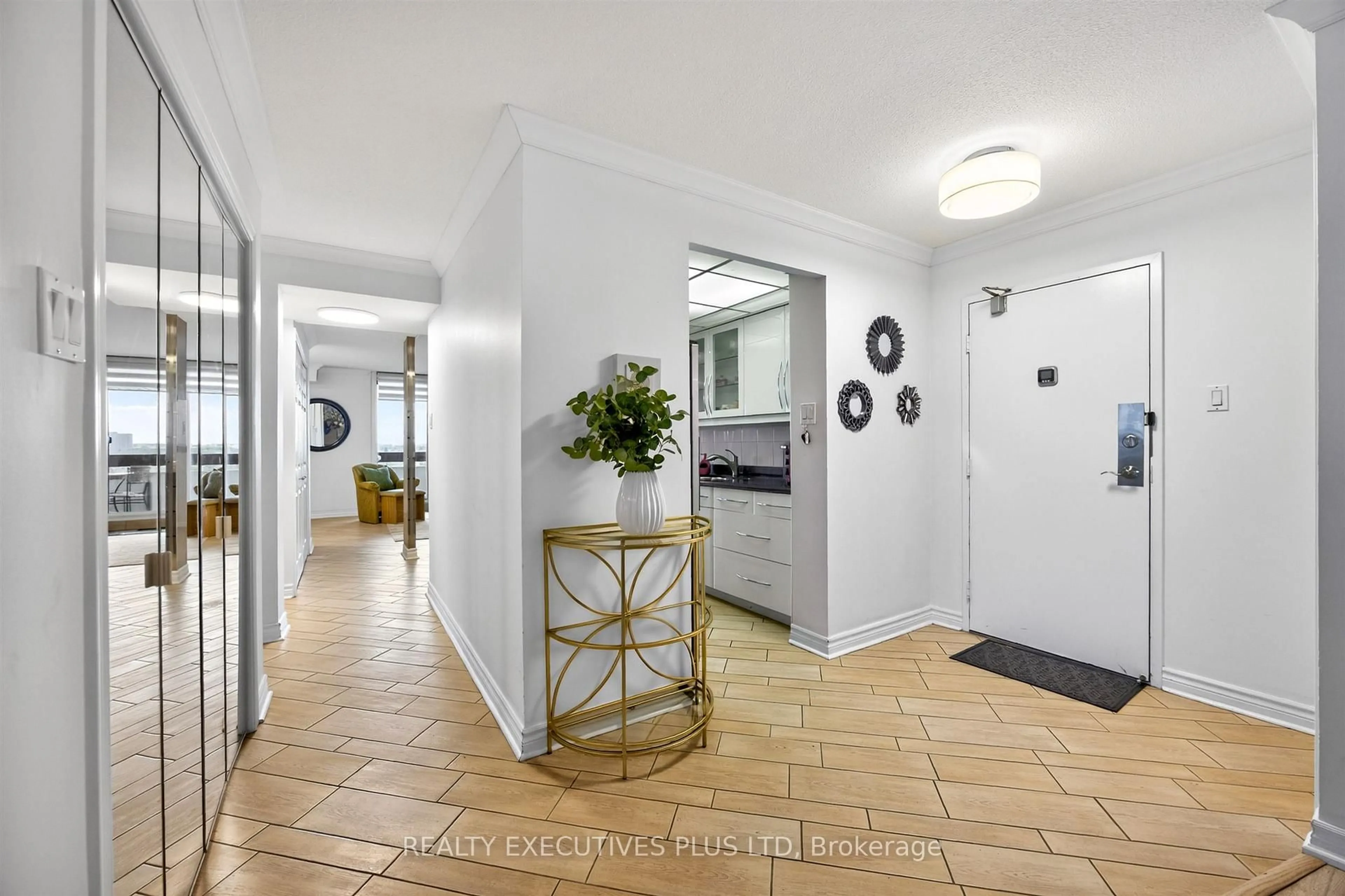 Indoor foyer for 55 Huntingdale Blvd #902, Toronto Ontario M1W 2N9