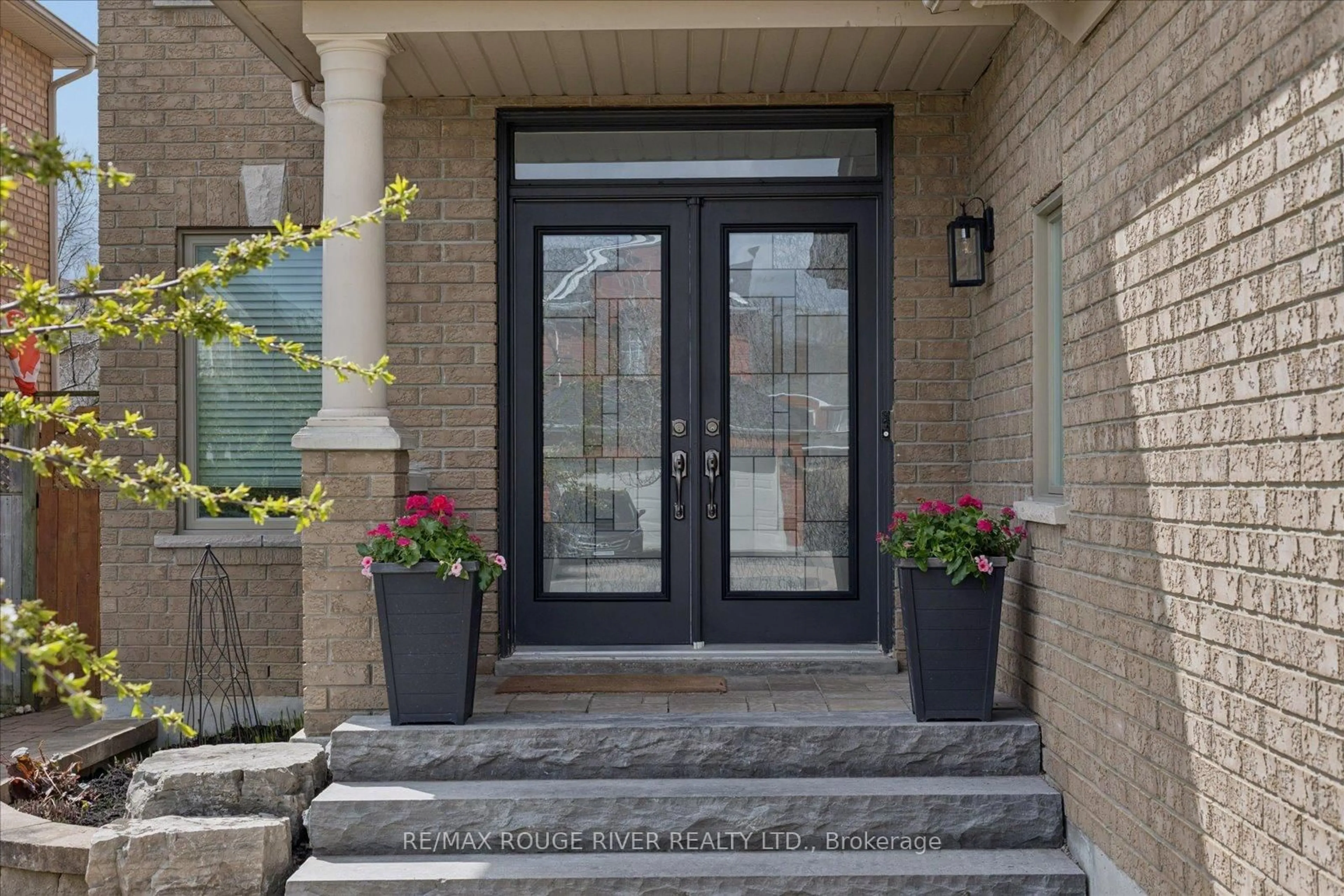 Indoor entryway for 25 Medland Ave, Whitby Ontario L1P 1S1