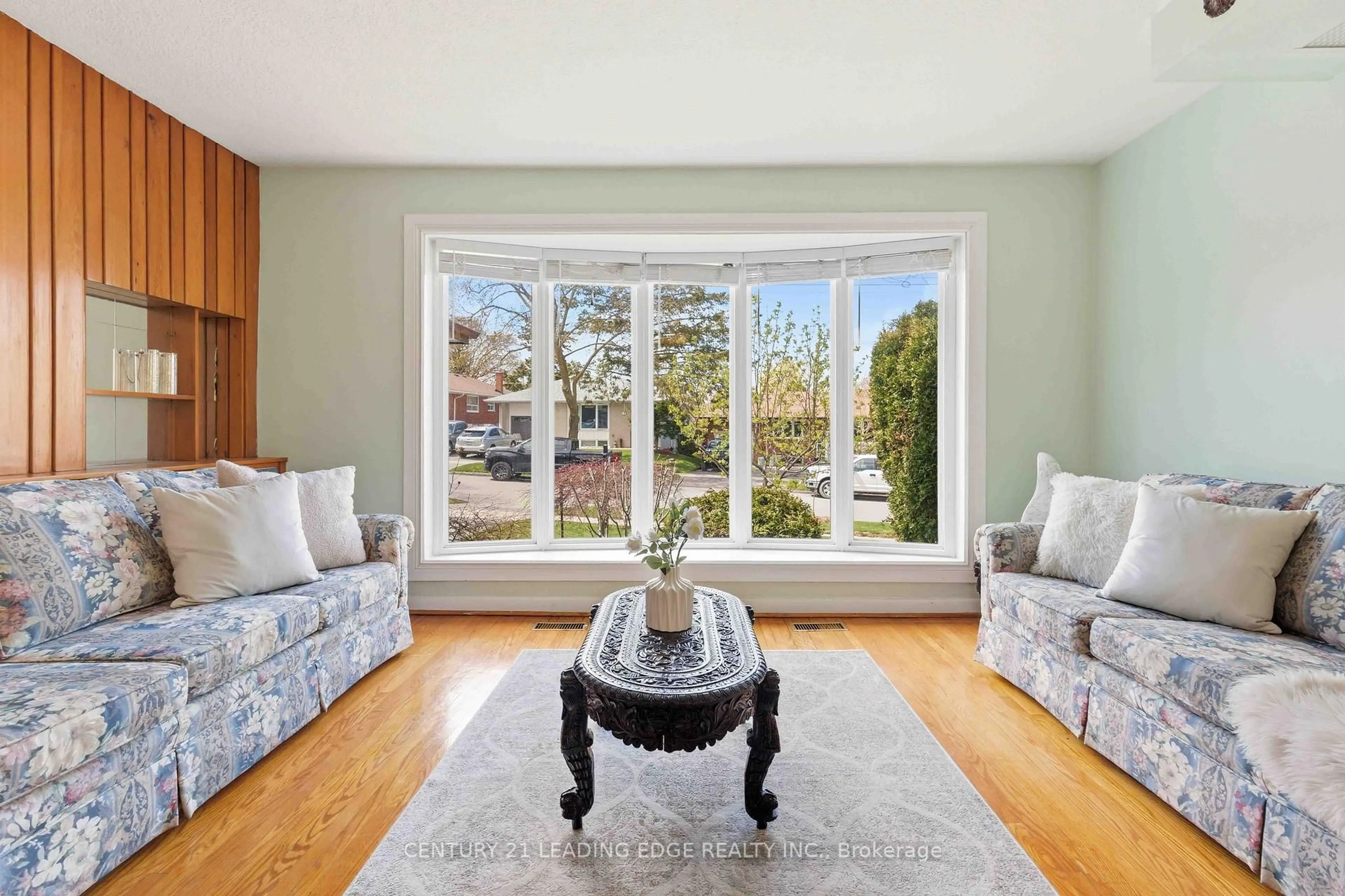 Living room with furniture, unknown for 61 Hollyhedge Dr, Toronto Ontario M1J 1X2