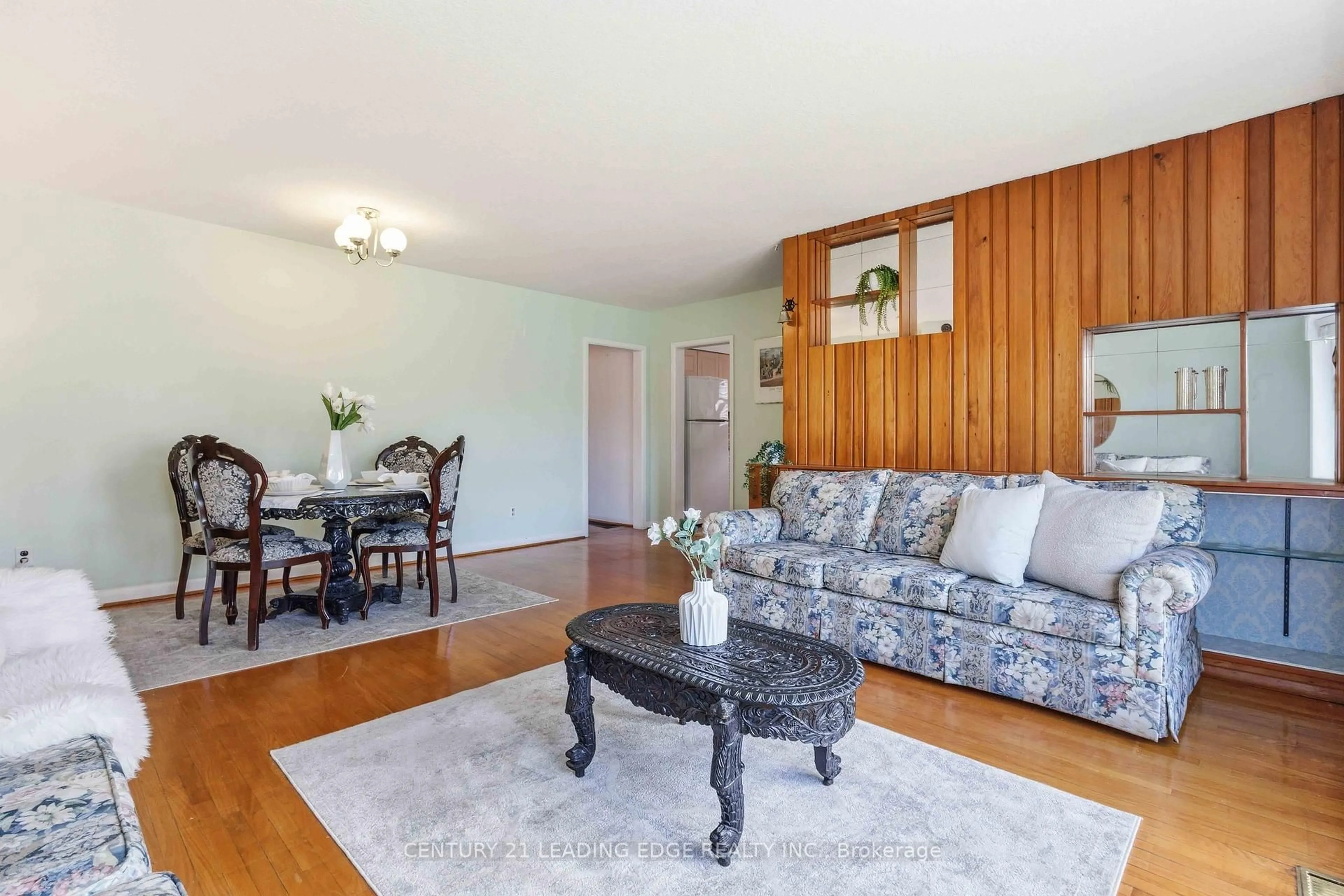 Living room with furniture, wood/laminate floor for 61 Hollyhedge Dr, Toronto Ontario M1J 1X2