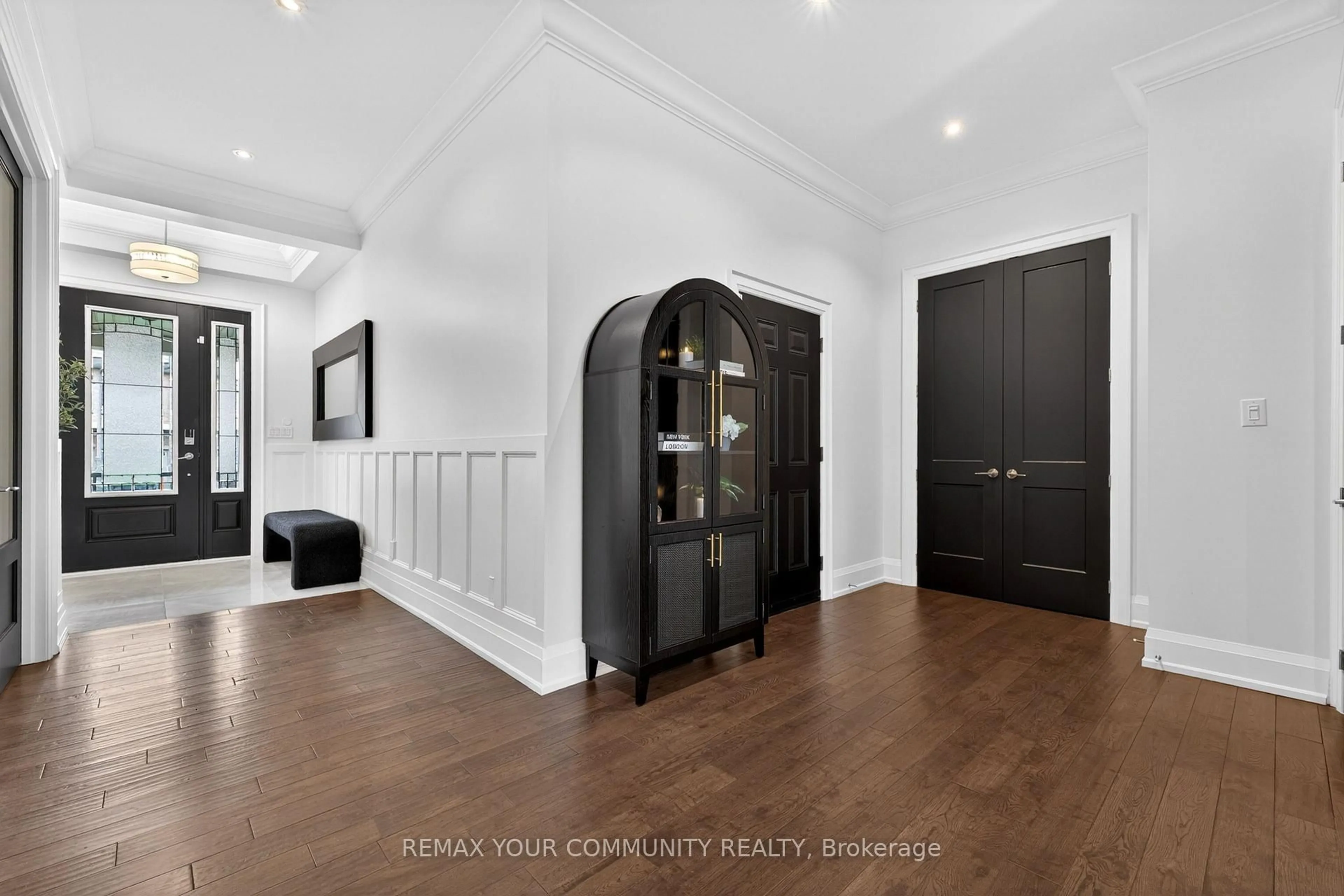 Indoor entryway for 6 Grayson Rd, Ajax Ontario L1Z 1E4