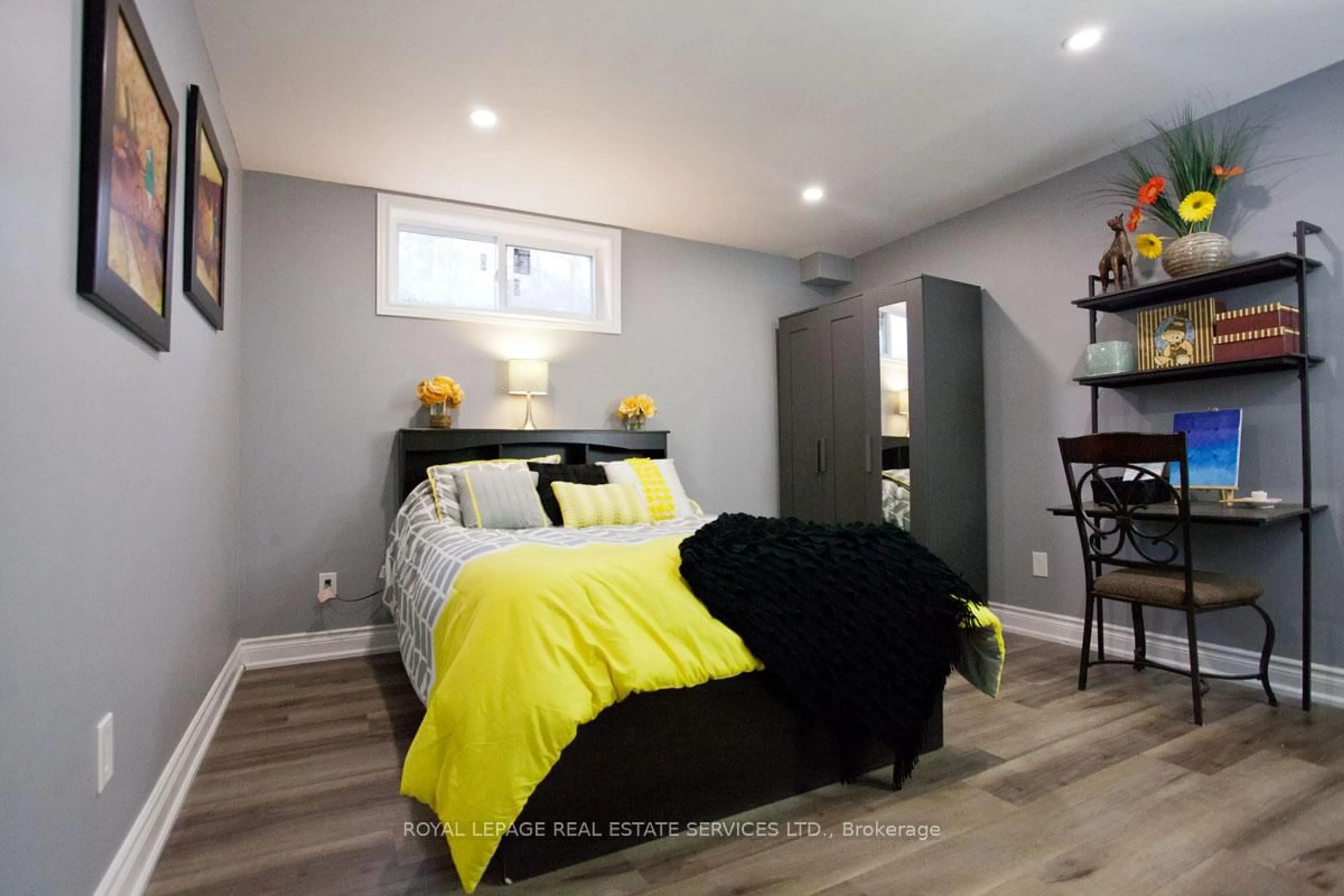Bedroom with bed, wood/laminate floor for 47 Knightsbridge Crt, Whitby Ontario L1R 2T9