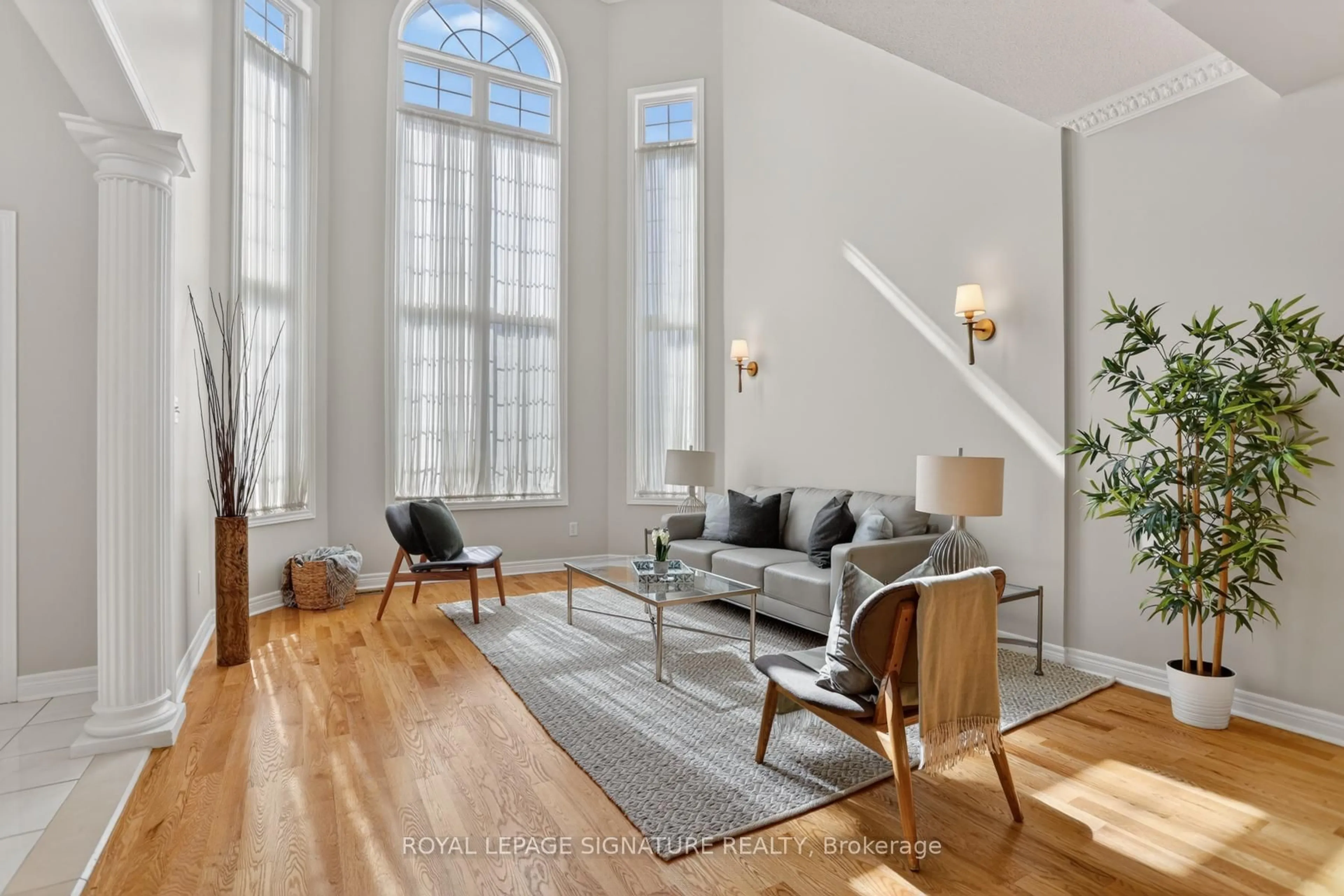Living room with furniture, unknown for 21 Romac Dr, Toronto Ontario M1C 5H1