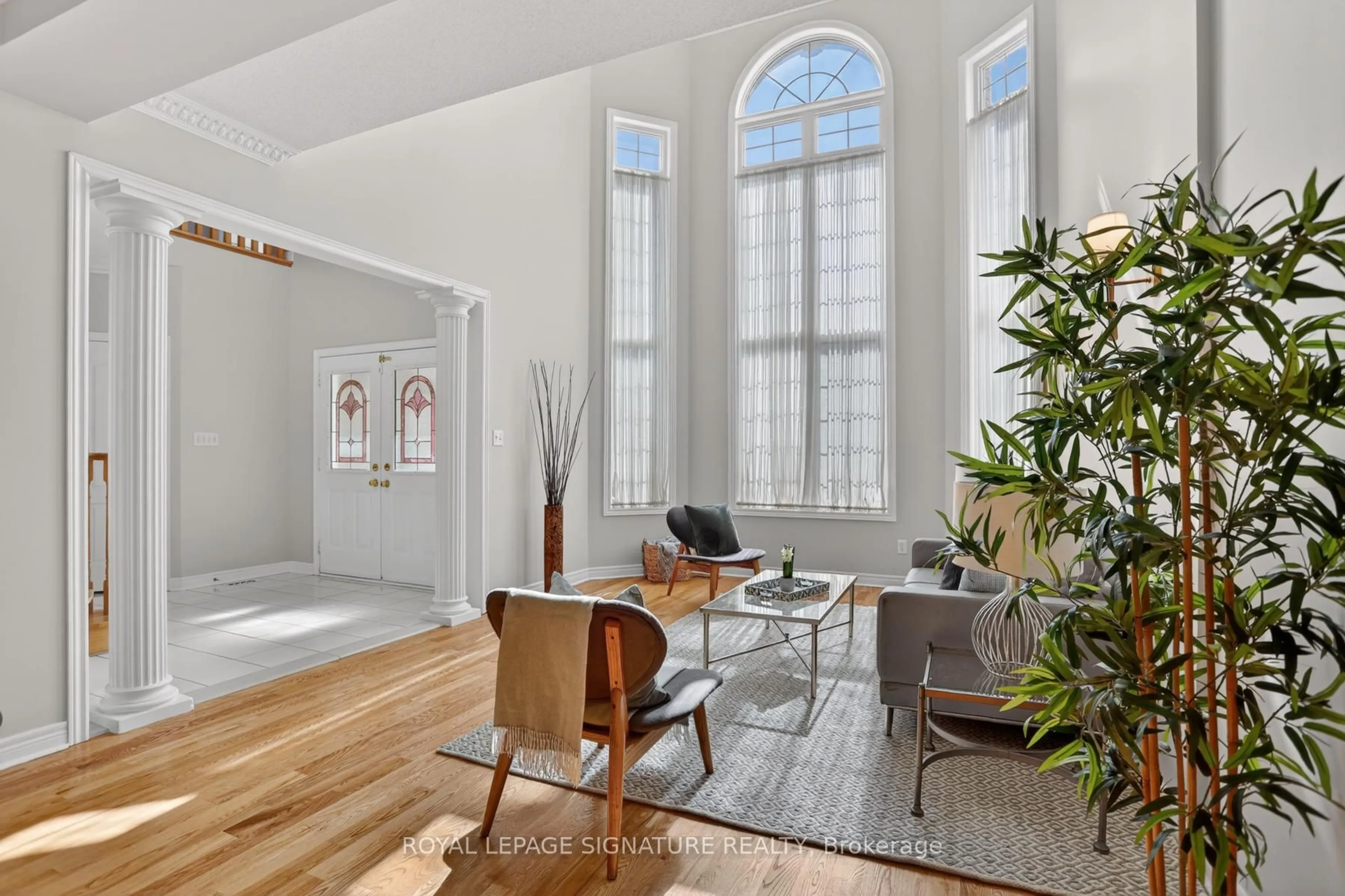 Living room with furniture, unknown for 21 Romac Dr, Toronto Ontario M1C 5H1