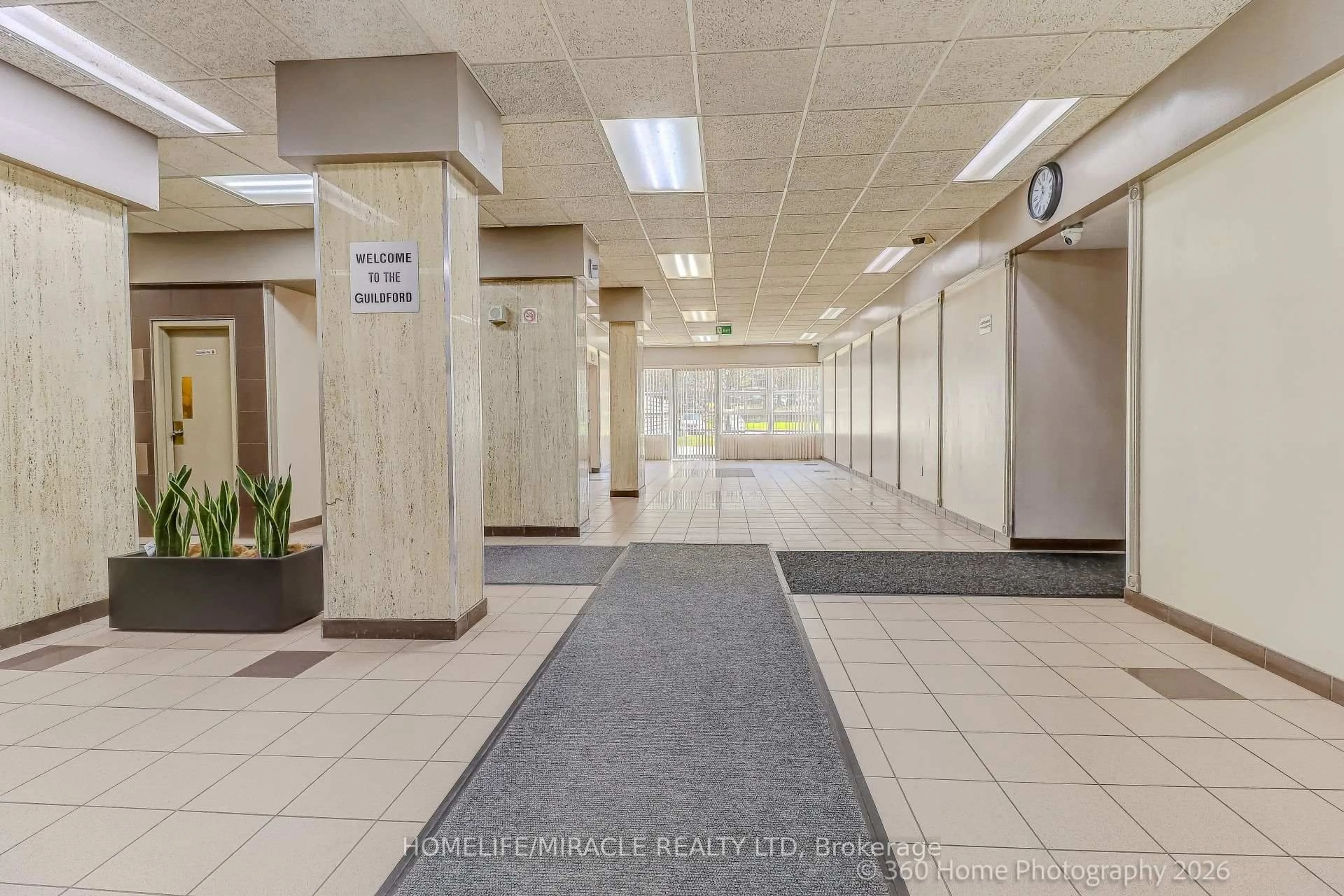 Indoor foyer for 3380 Eglinton Ave #909, Toronto Ontario M1J 3L6