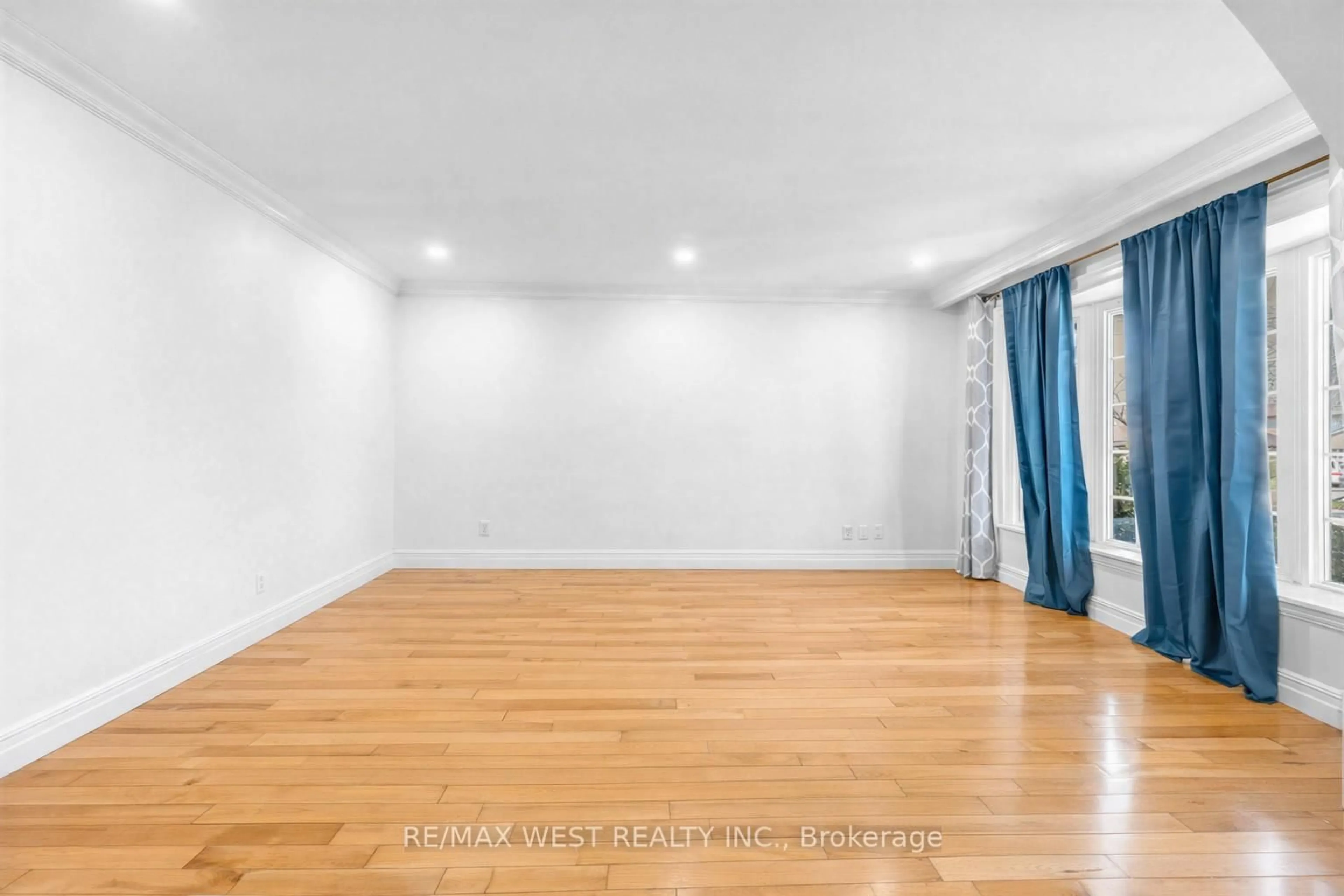 A pic of a room for 578 Bellamy Rd, Toronto Ontario M1H 1G4
