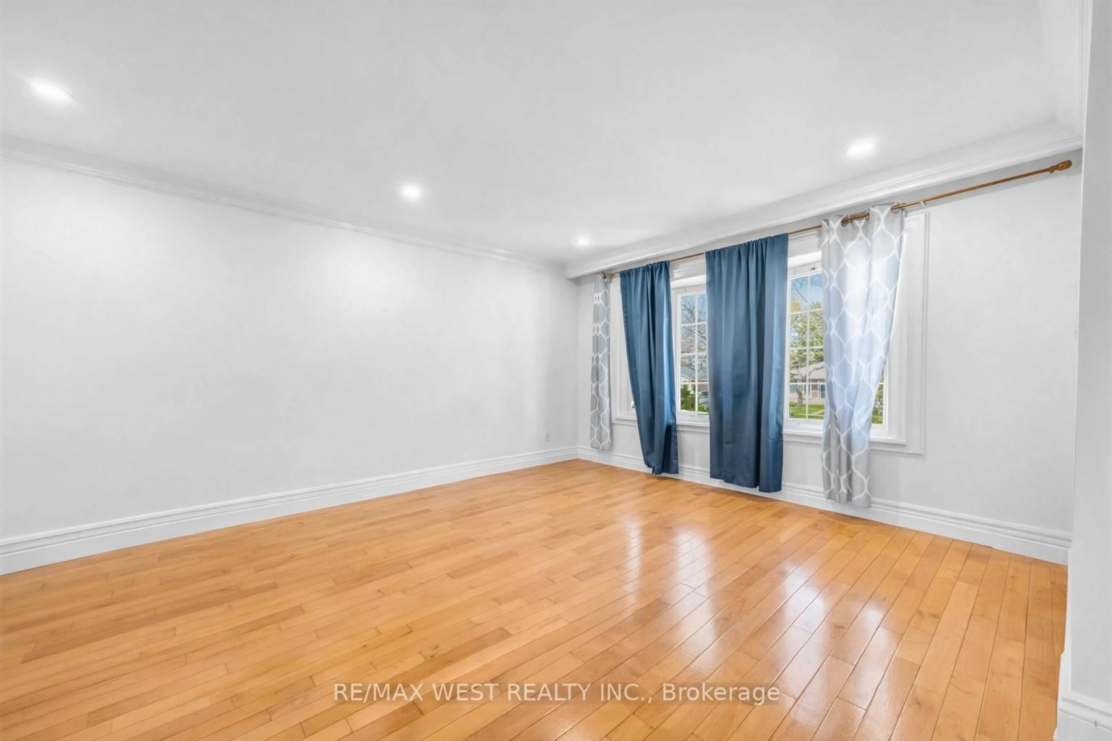 A pic of a room for 578 Bellamy Rd, Toronto Ontario M1H 1G4