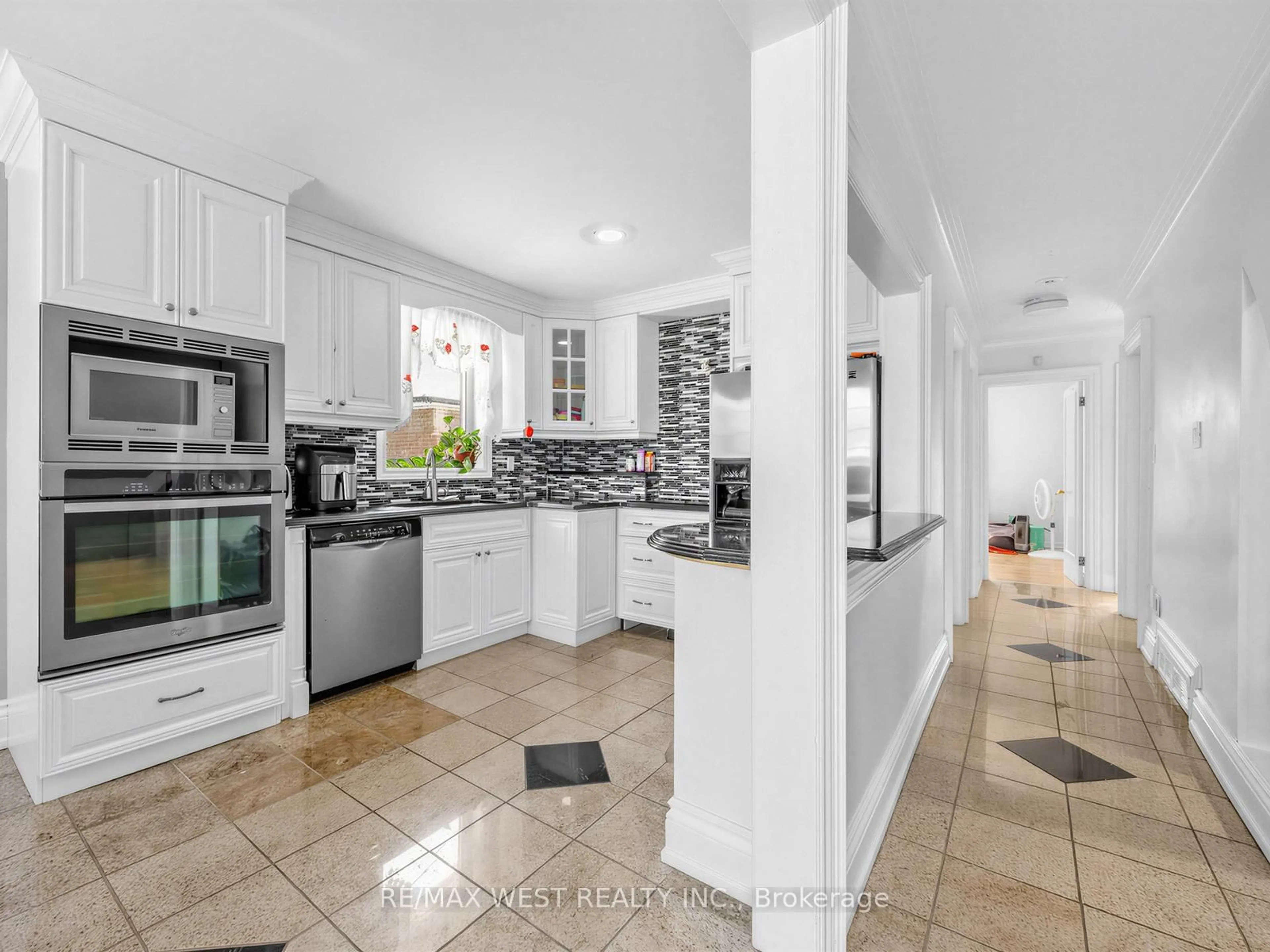 Open concept kitchen, ceramic/tile floor for 578 Bellamy Rd, Toronto Ontario M1H 1G4