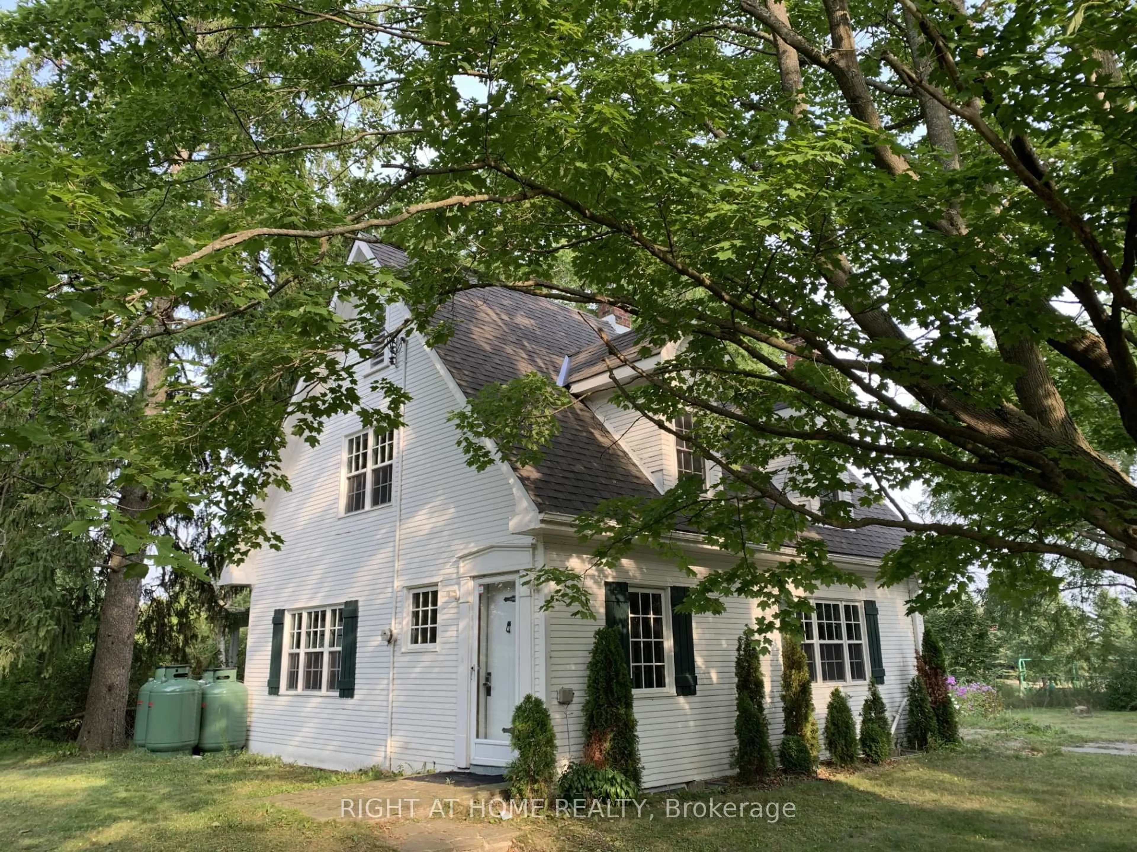 Home with vinyl exterior material, street for 185 Uxbridge-Pickering Line, Pickering Ontario L1Y 0A4