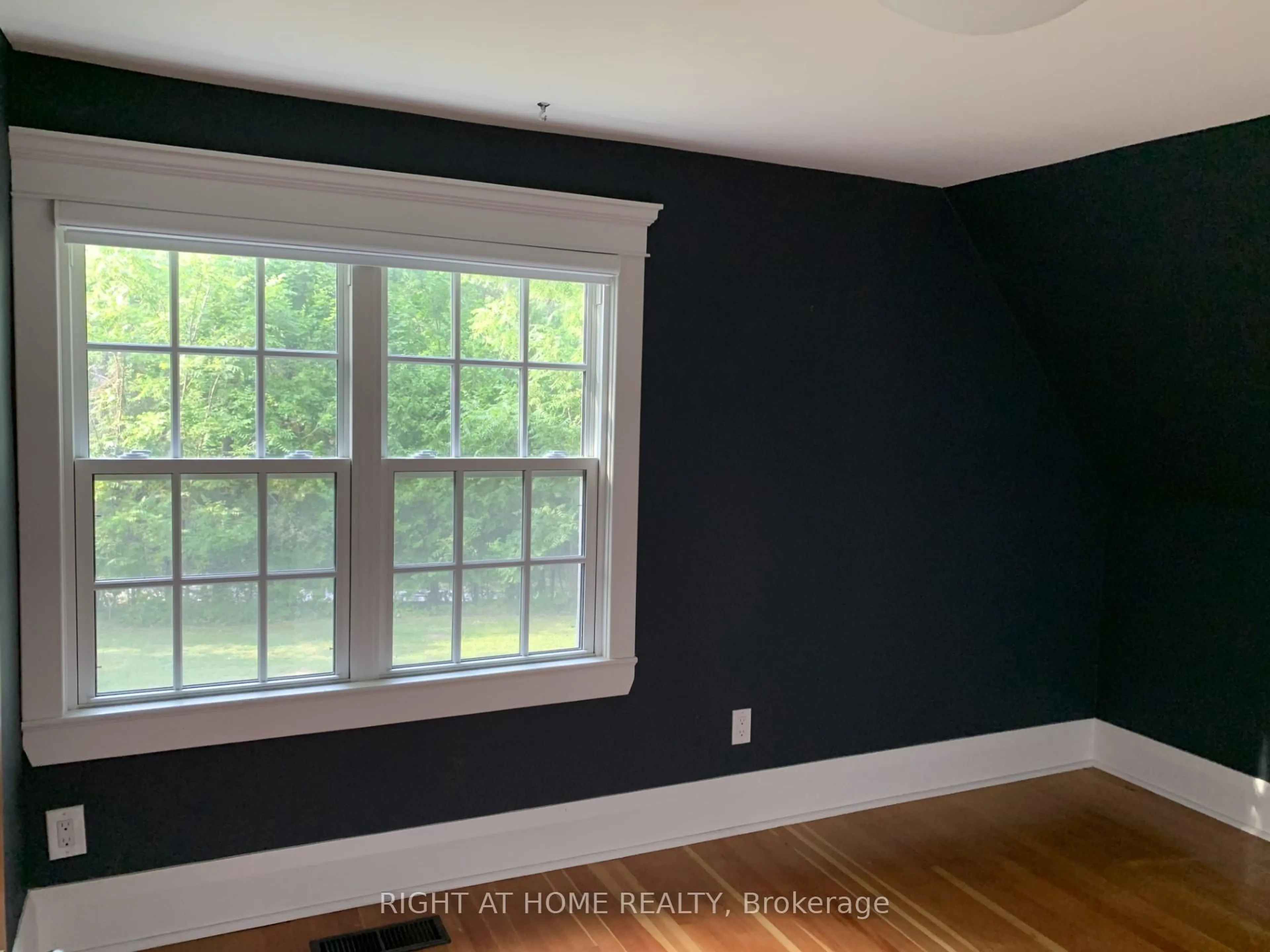 A pic of a room for 185 Uxbridge-Pickering Line, Pickering Ontario L1Y 0A4