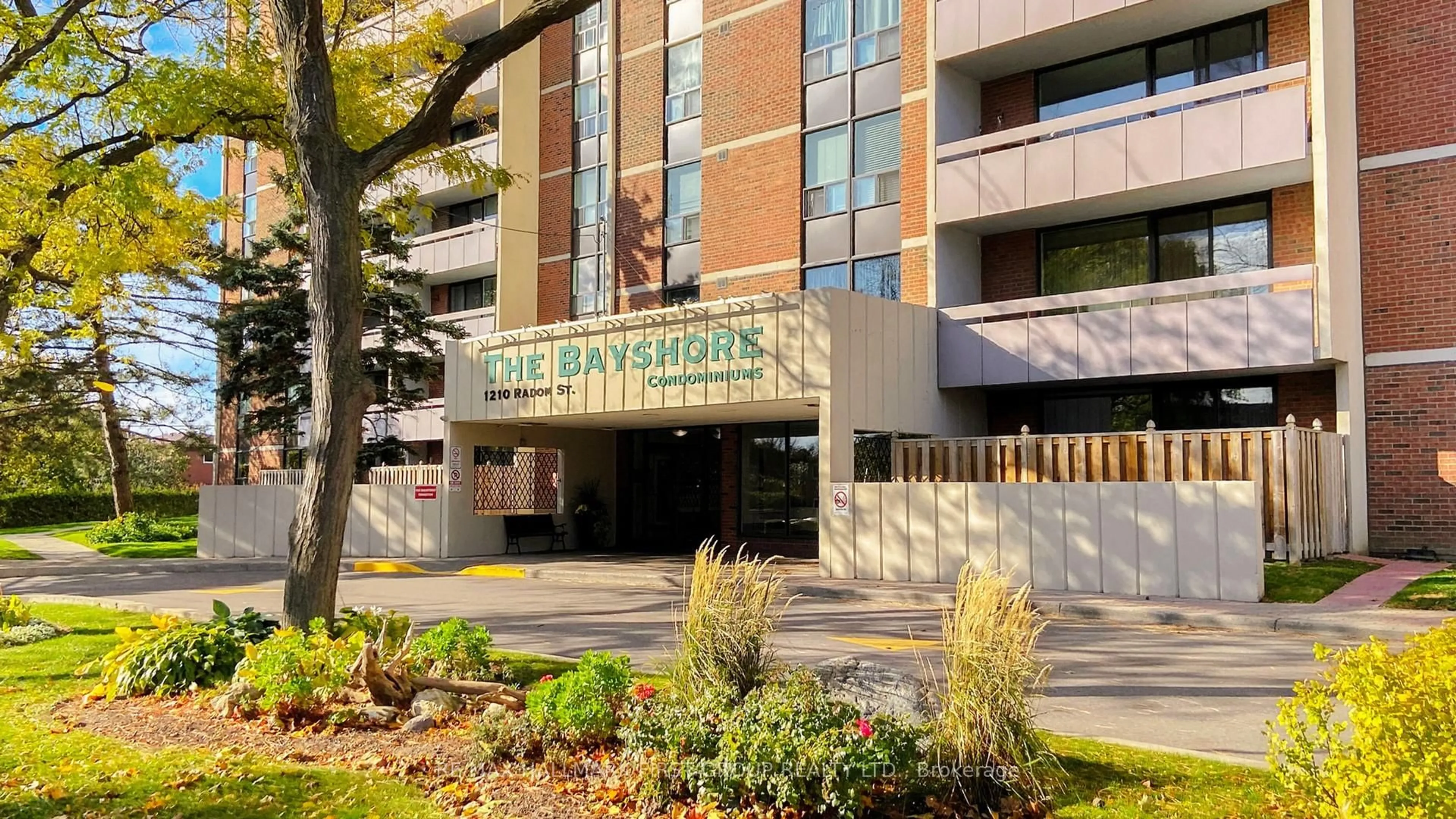 Indoor foyer for 1210 Radom St #509, Pickering Ontario L1W 2Z3