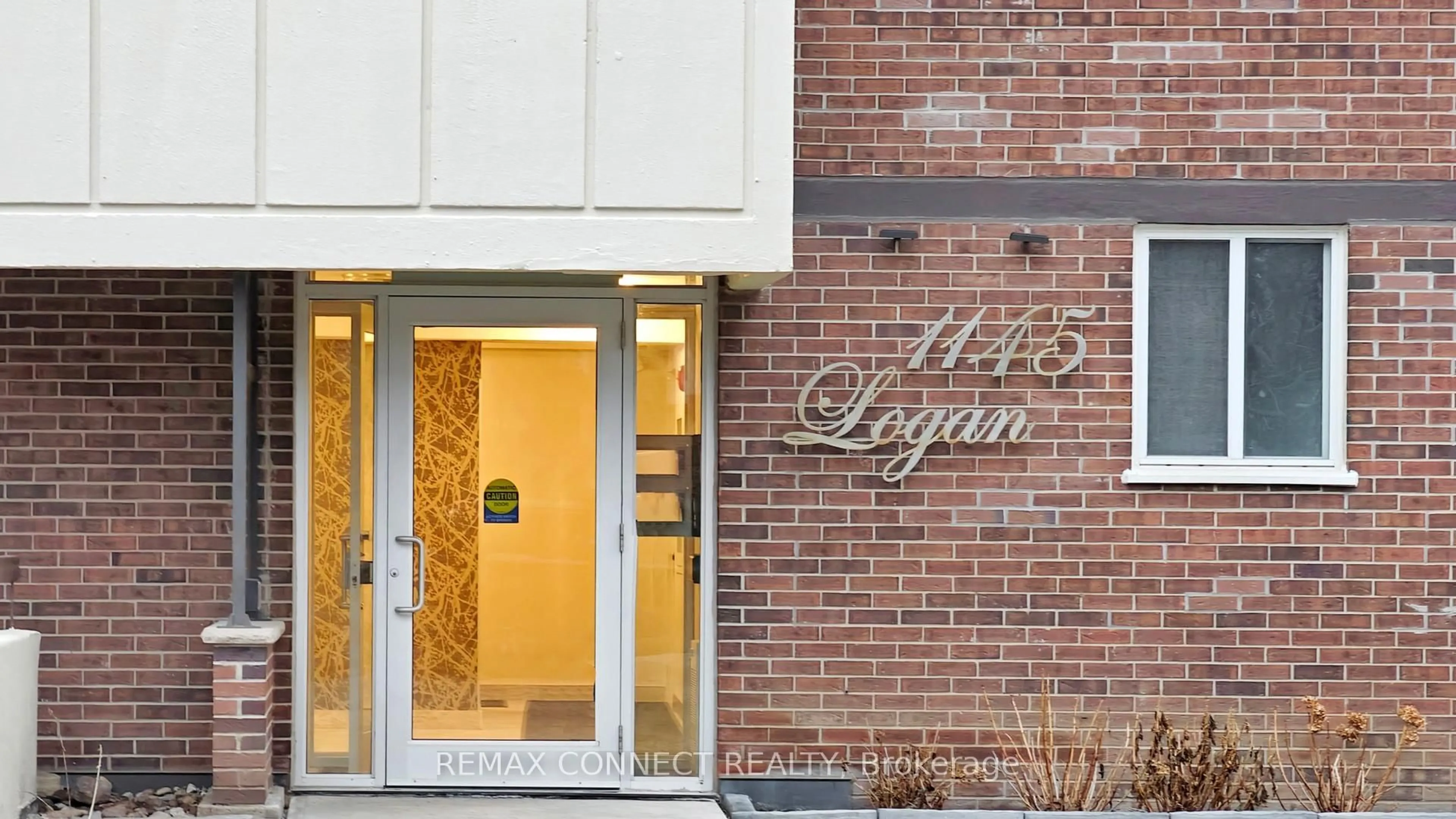 Indoor foyer for 1145 Logan Ave #703, Toronto Ontario M4K 3G9