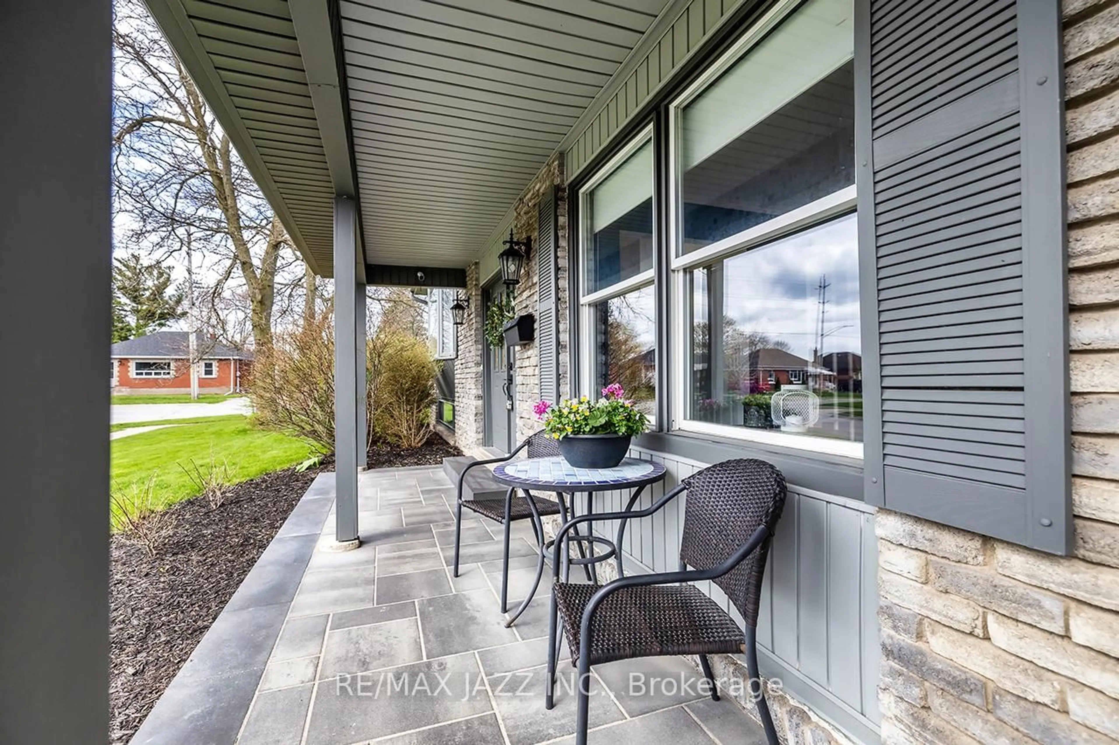 Patio, street for 95 Hobbs Dr, Clarington Ontario L1C 3M2