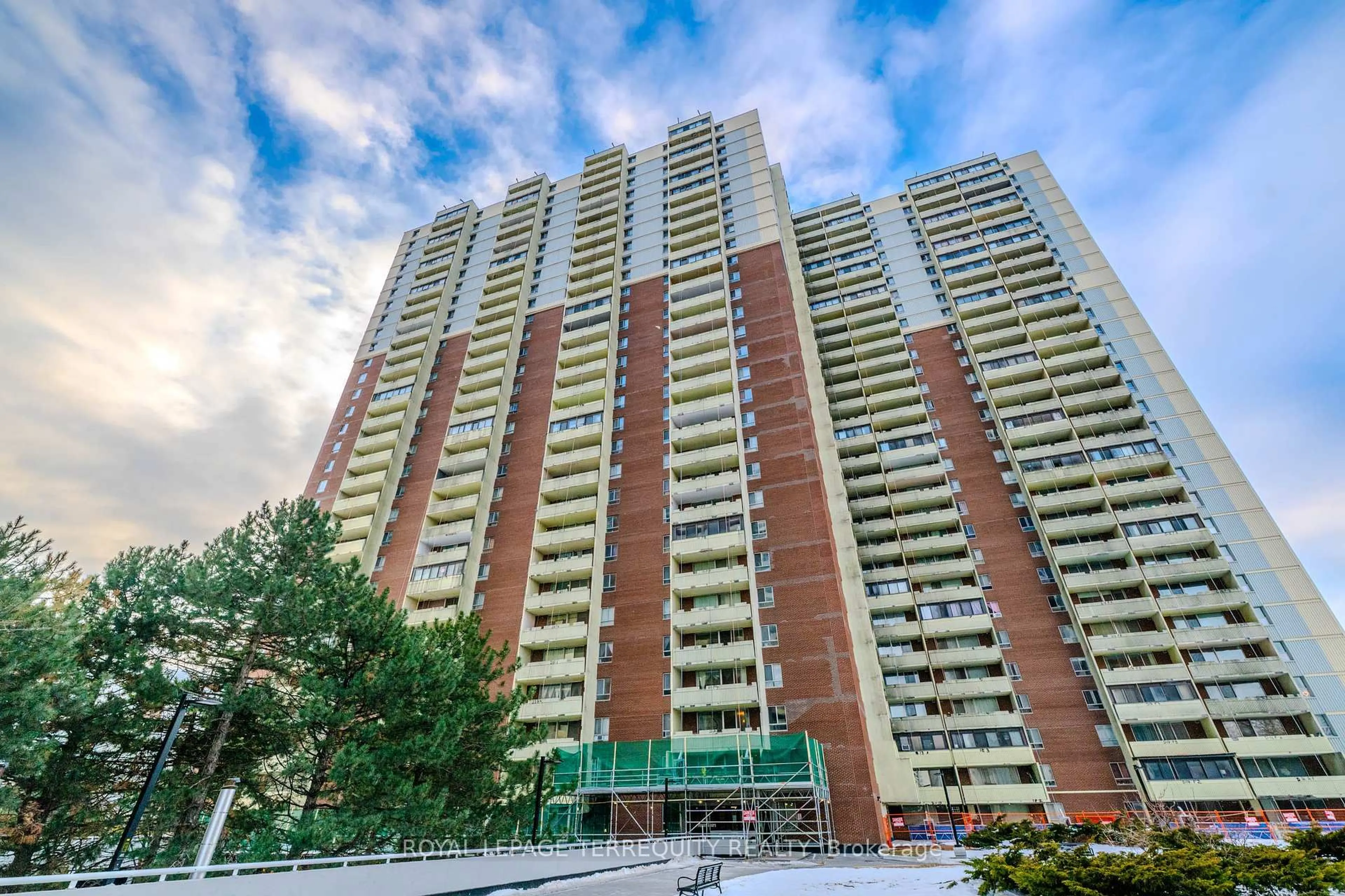 Unknown for 1 Massey Sq #1703, Toronto Ontario M4C 5L4