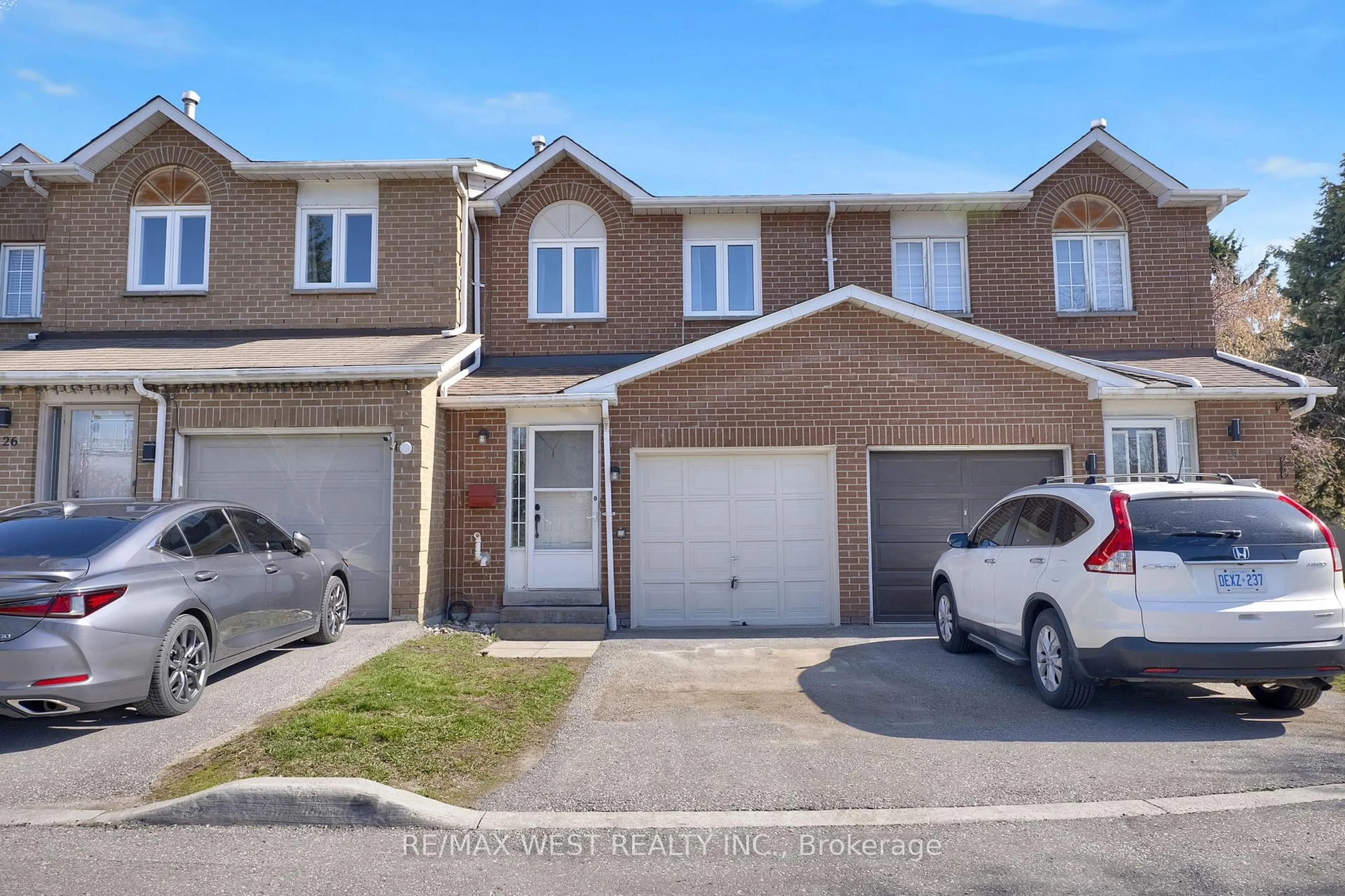 Unknown for 905 Bayly St #27, Pickering Ontario L1W 3Y9
